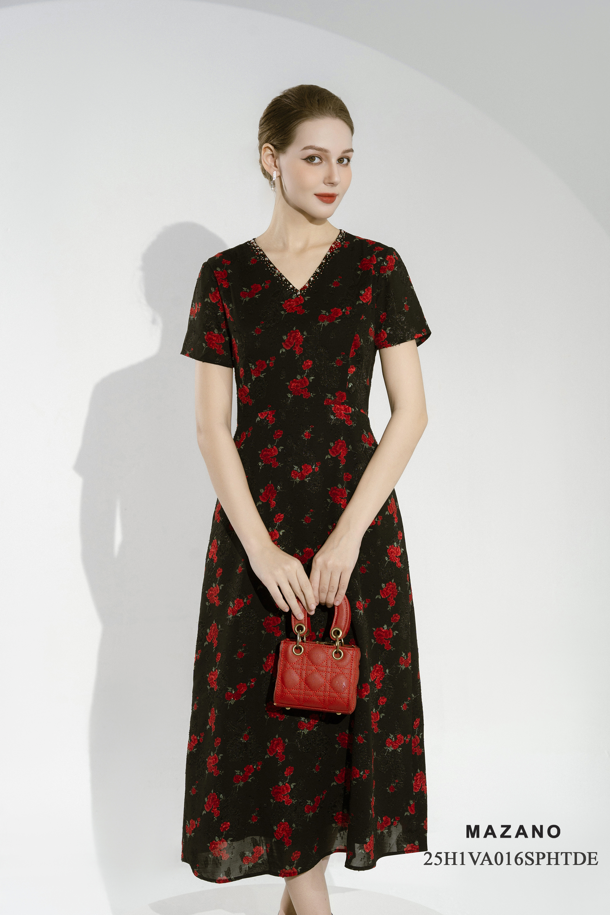 Váy Đầm ôm Vải voan 3D Họa tiết hoa hồng cách điệu Cổ V Đính đá thủ công Tay ngắn Dài qua bắp chân_thumbnail_5