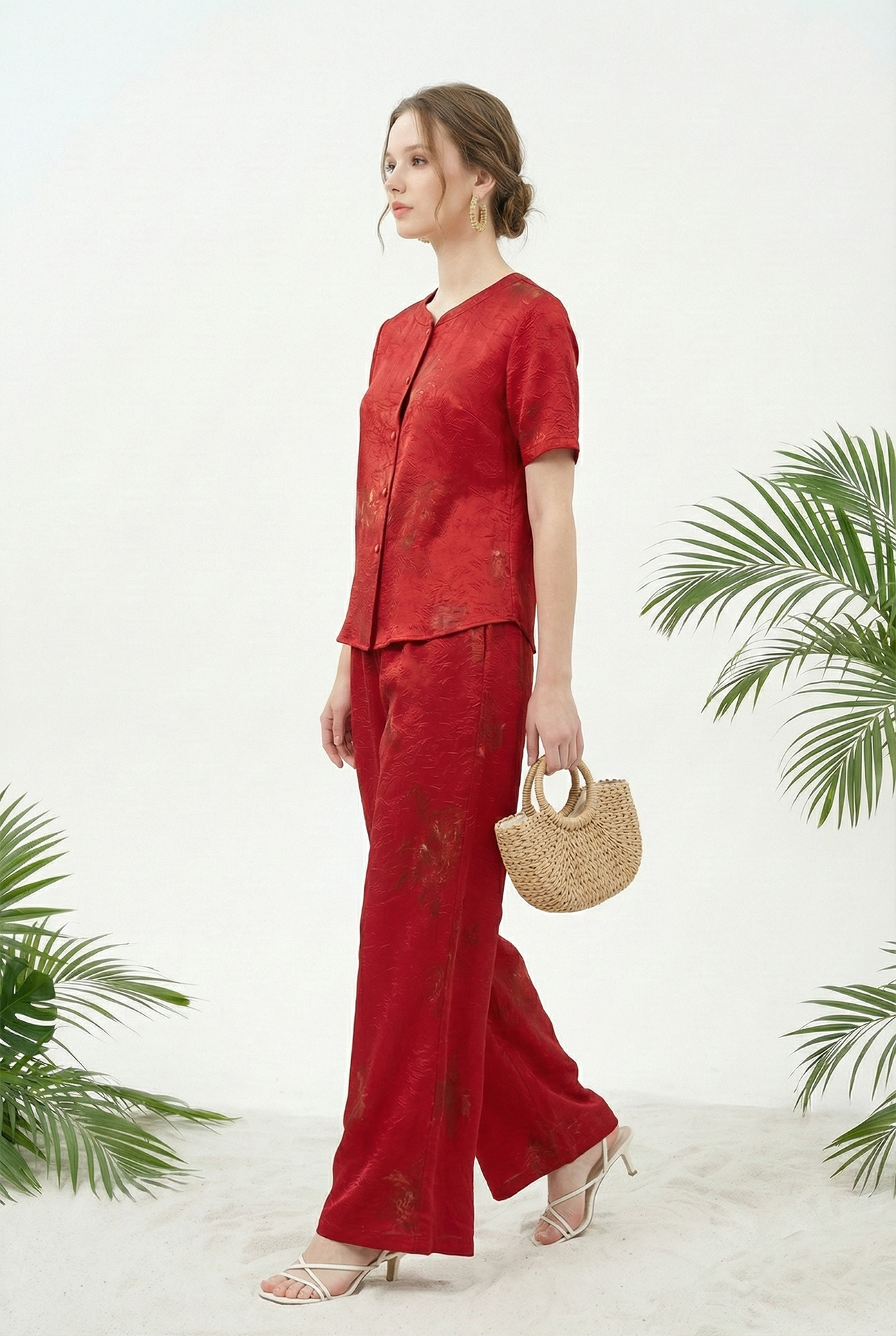 Bộ quần và áo suông vải lụa nhăn màu đỏ in họa tiết chìm tay ngắn thiết kế MAZANO