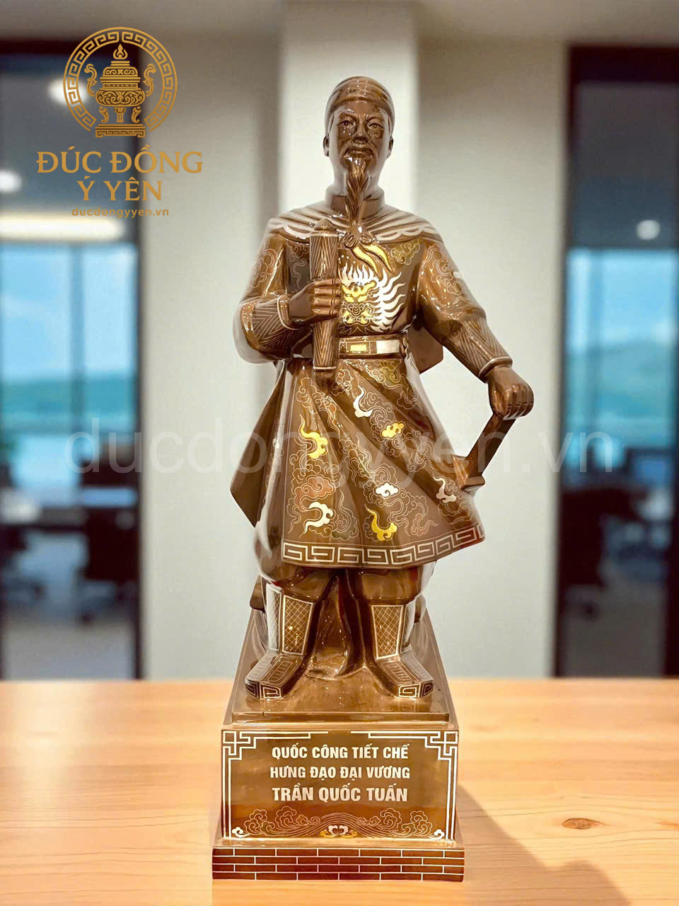 Tượng trần hưng đạo đúc đồng đỏ khảm ngũ sắc 