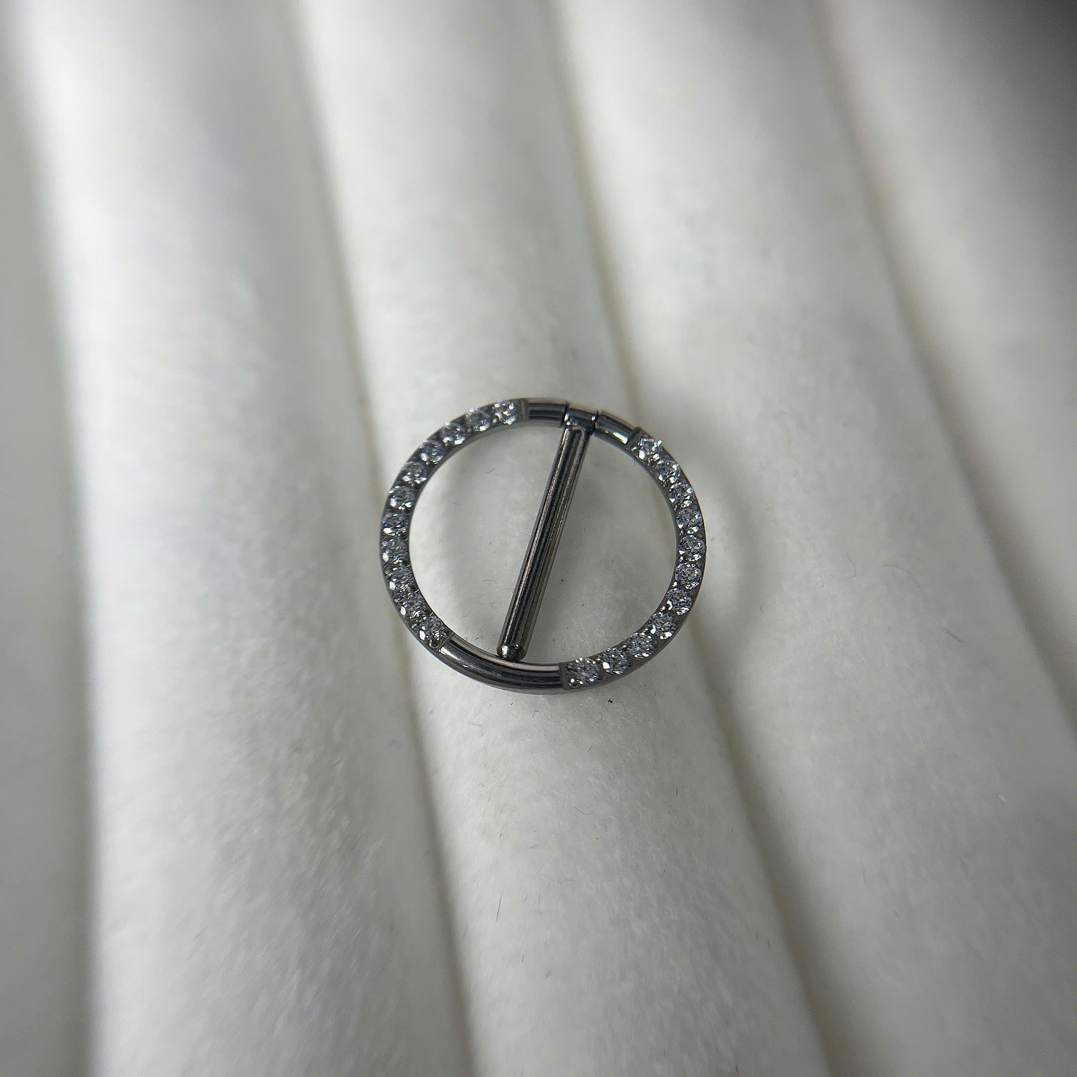 Khuyên ti titan 2 vòng kim cương_thumbnail_1