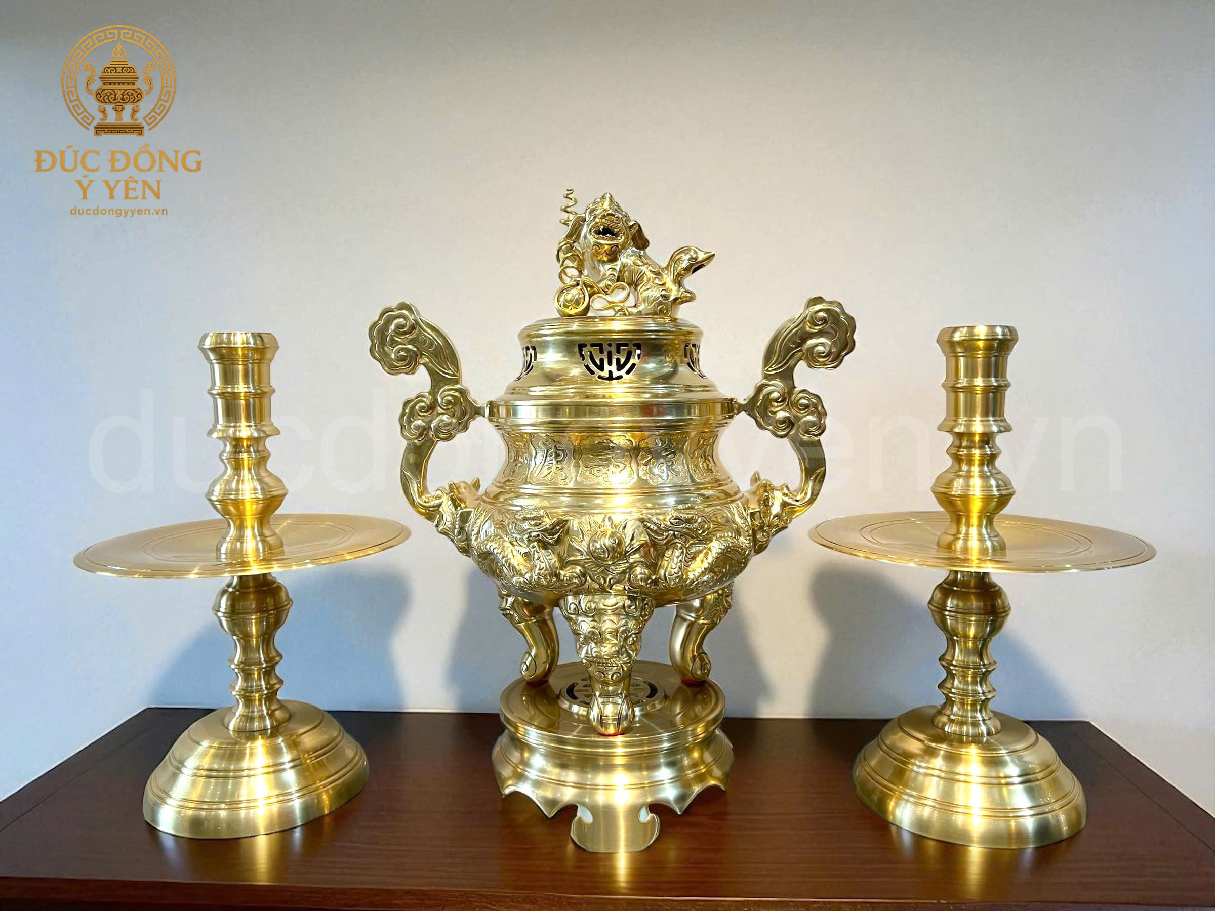 Bộ đồ thờ tam sự đỉnh nến chạm rồng nổi  đúc đồng cát tút 