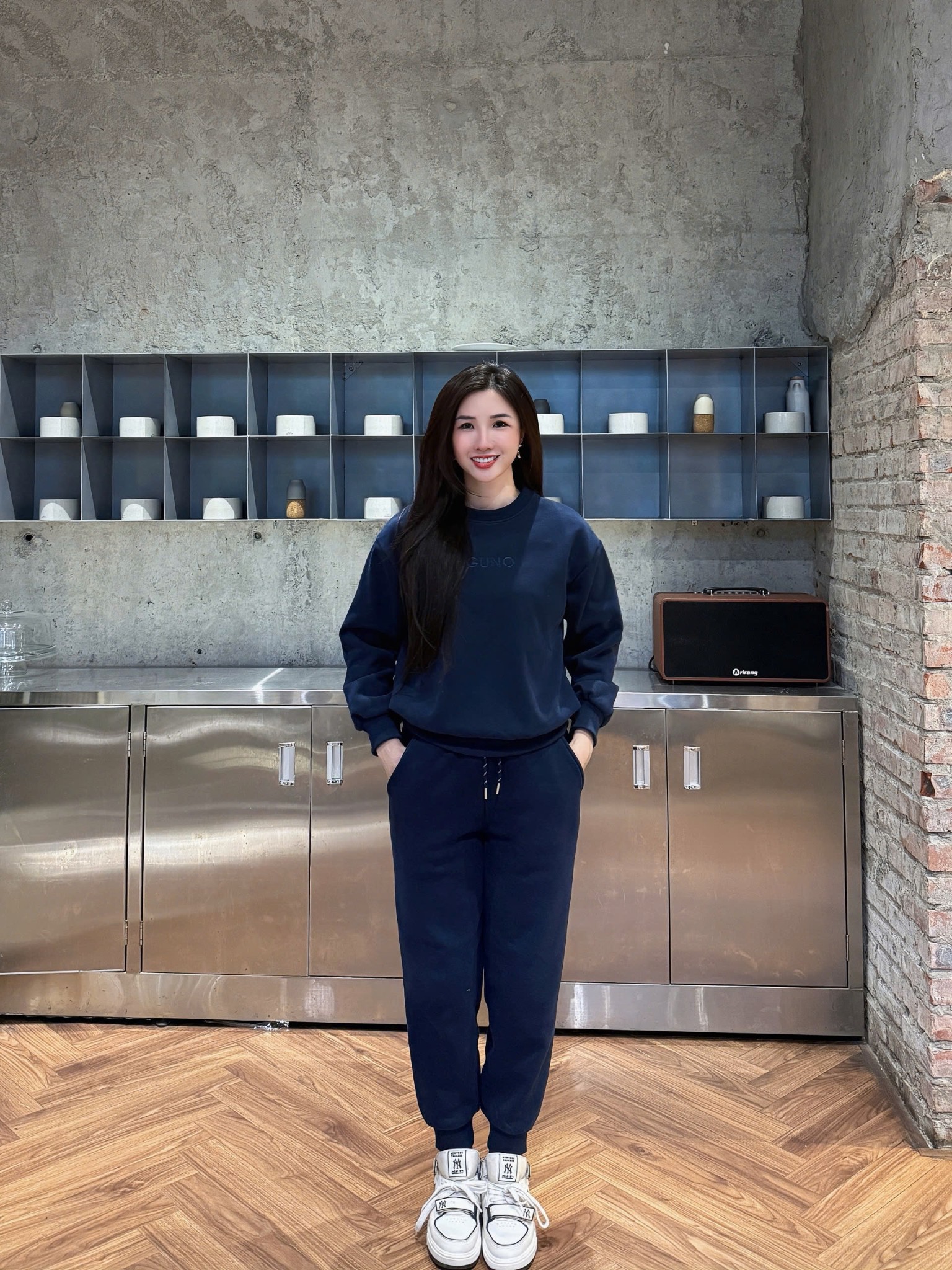 25BG168-Bộ quần áo nỉ nhung NỮ chui đầu chữ GUNO bo gấu BDW1 280226_thumbnail_3