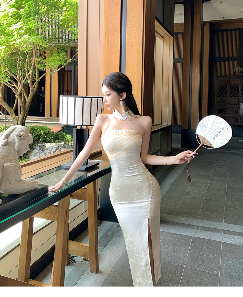 Váy Lụa Dài Cổ Sẻ Thanh Lịch 