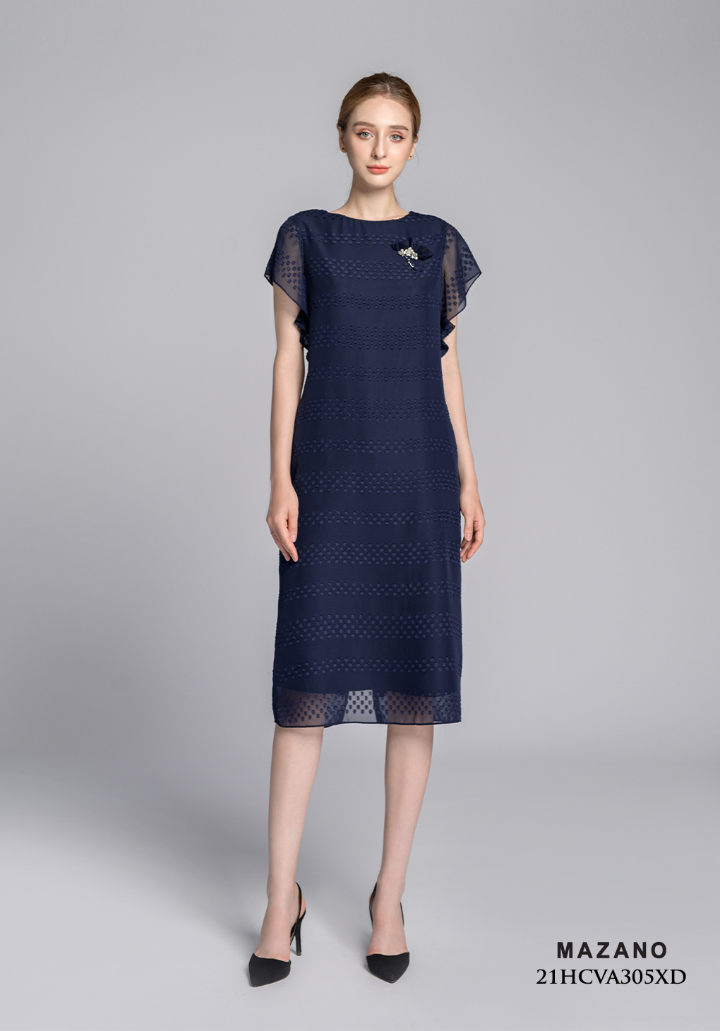 Đầm suông xanh than tay bèo đính đá