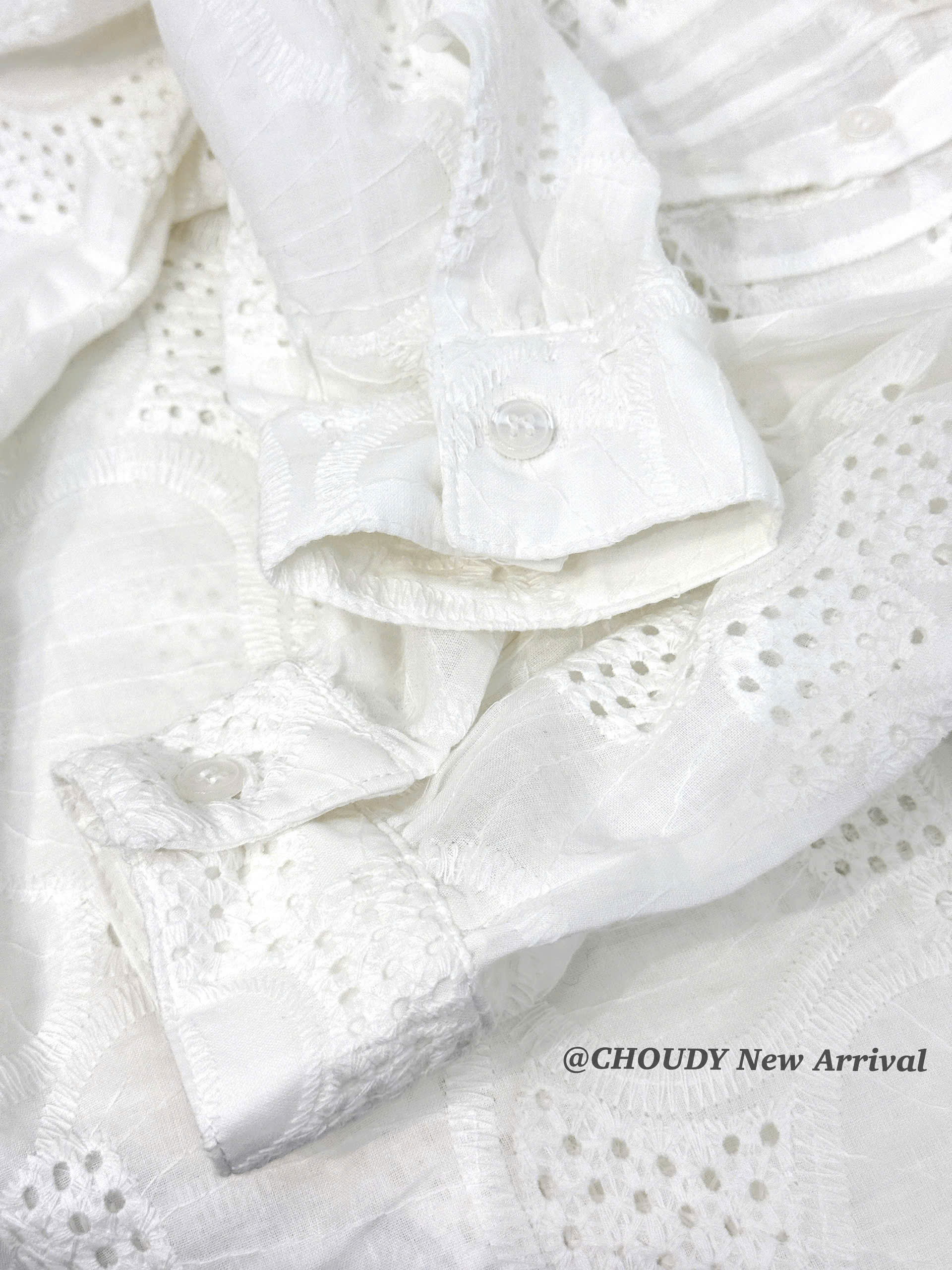 U682 ÁO KIỂU ĐỤC LỖ TRẮNG_thumbnail_4