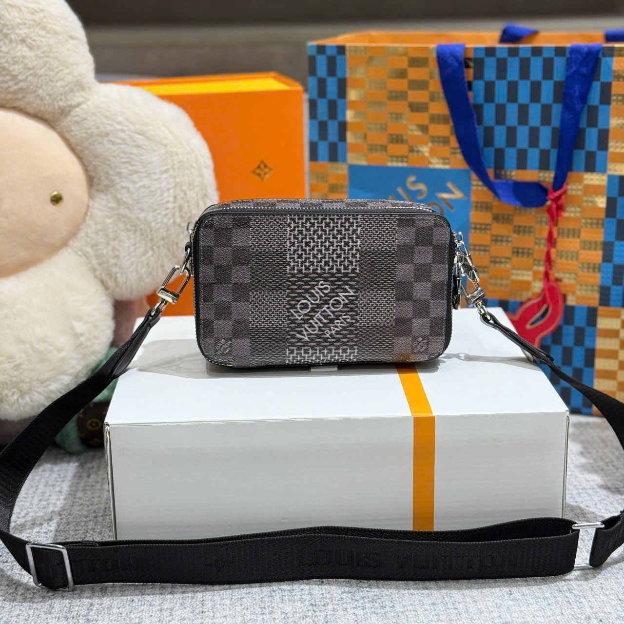 Túi đeo chéo nam Louis Vuitton Damier Graphite