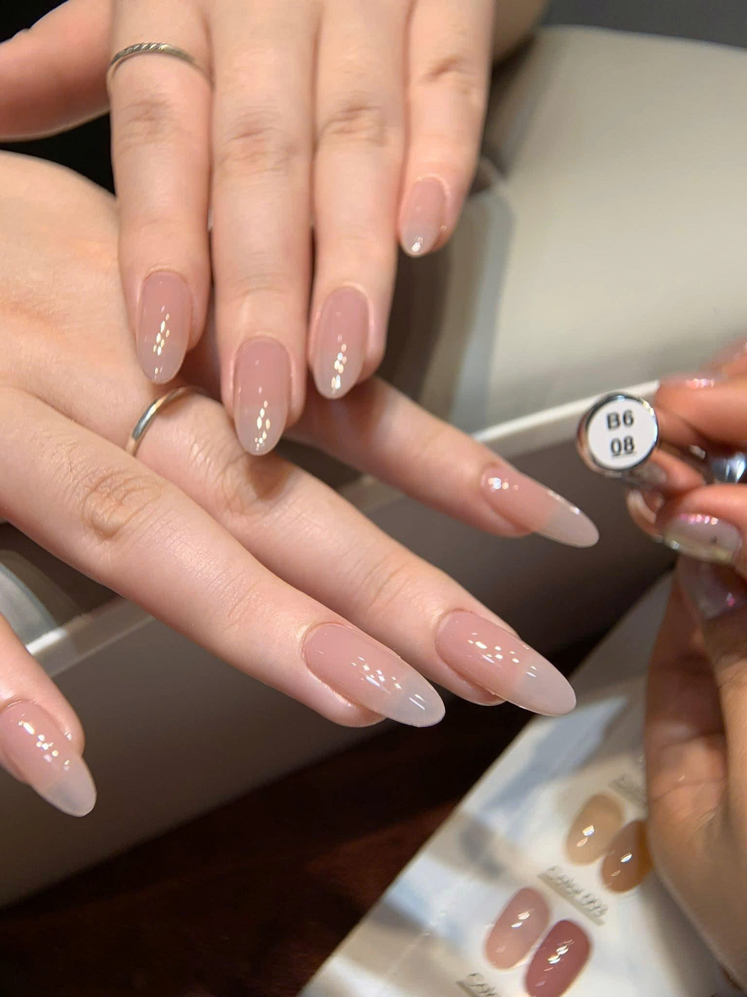 Cách chọn màu nail phù hợp với tông da của bạn. thật sễ dàng để lựa chọn 1 màu sơn nail phù hợp.