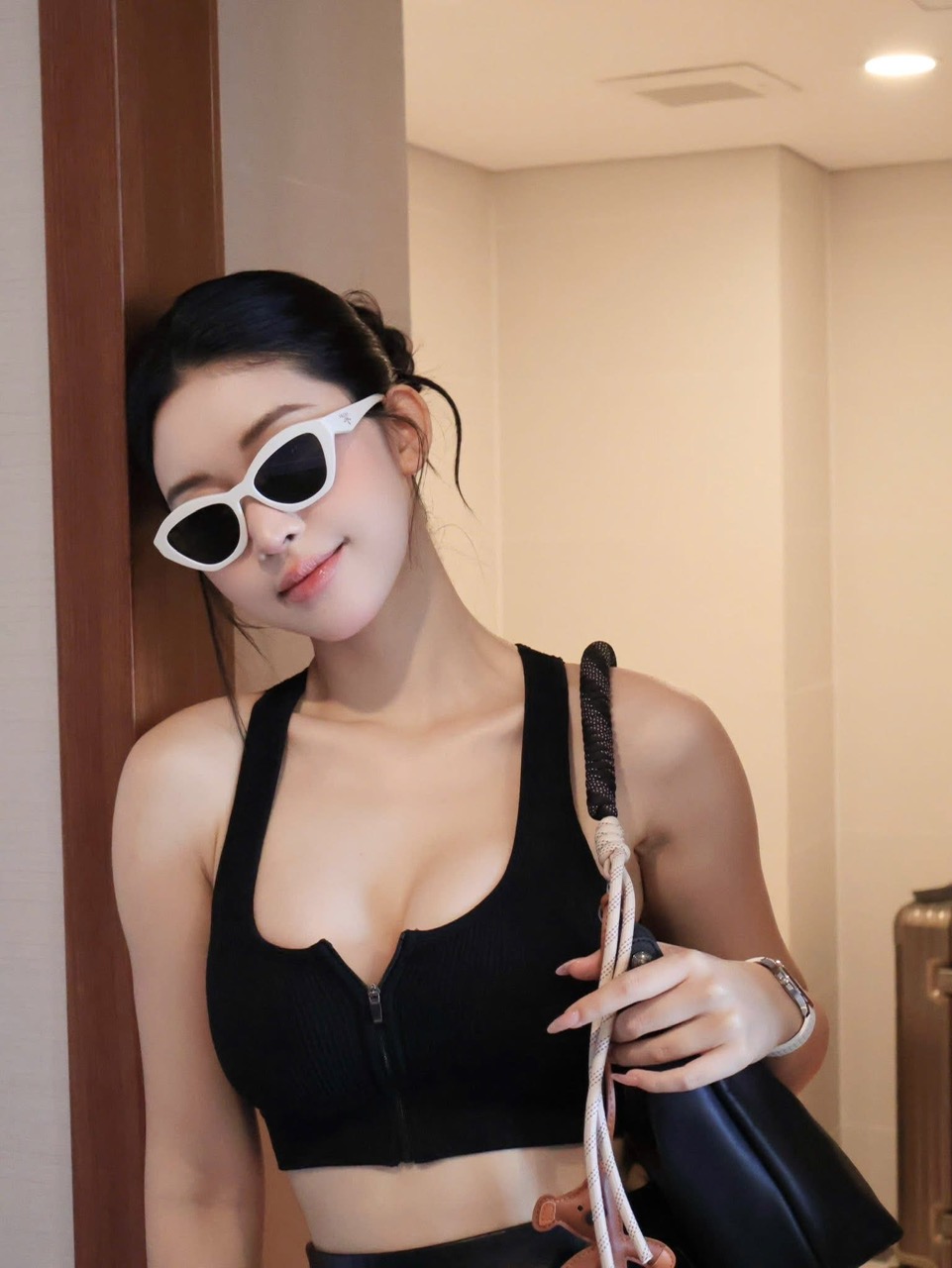 KÍNH HIỆU gọng trắng mắt đen_thumbnail_2