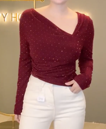 Áo Cổ Lệch Chấm Đá