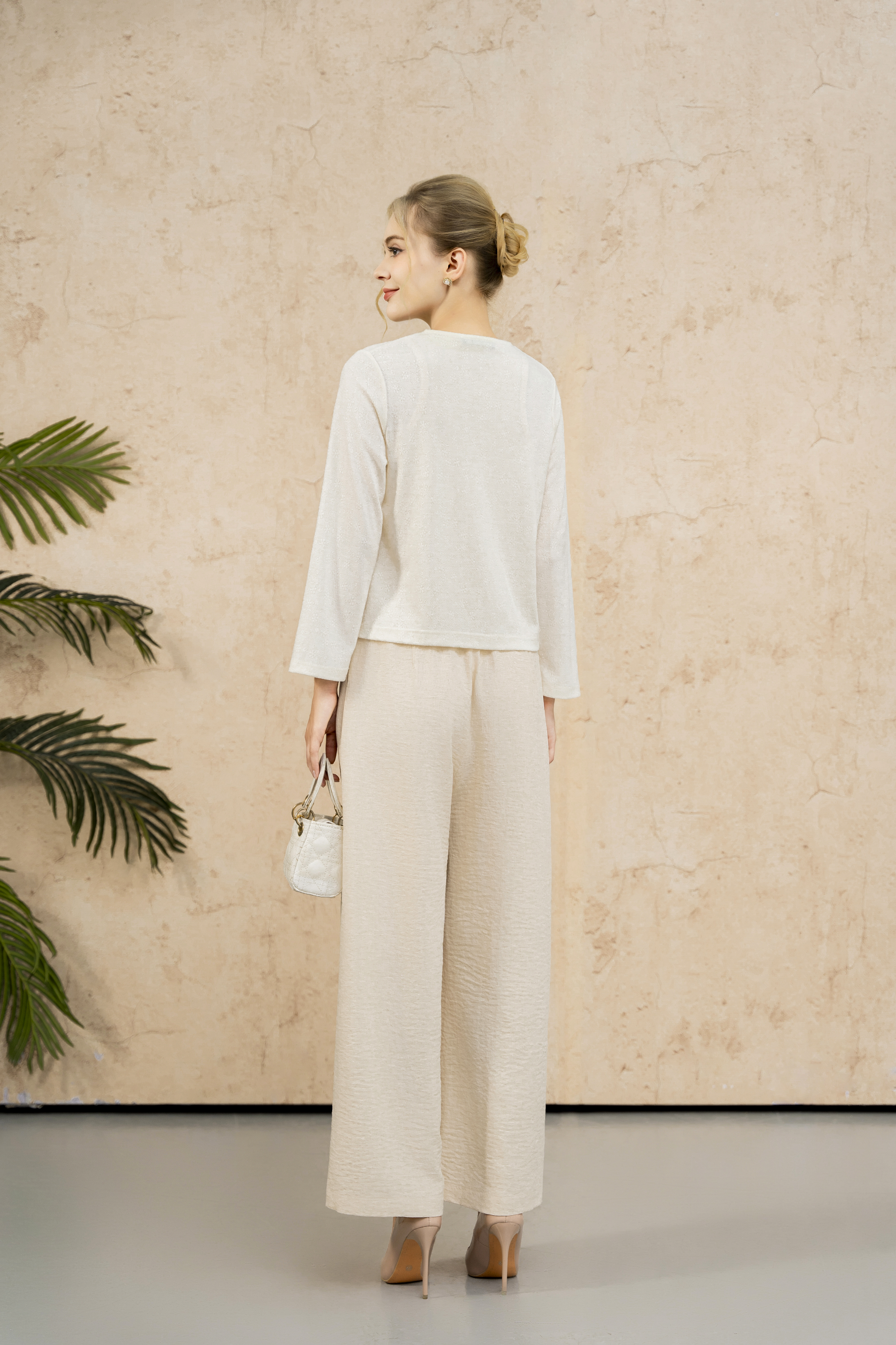 Áo cadigan cổ tròn cài khuy tay dài đến mắt cá_thumbnail_2