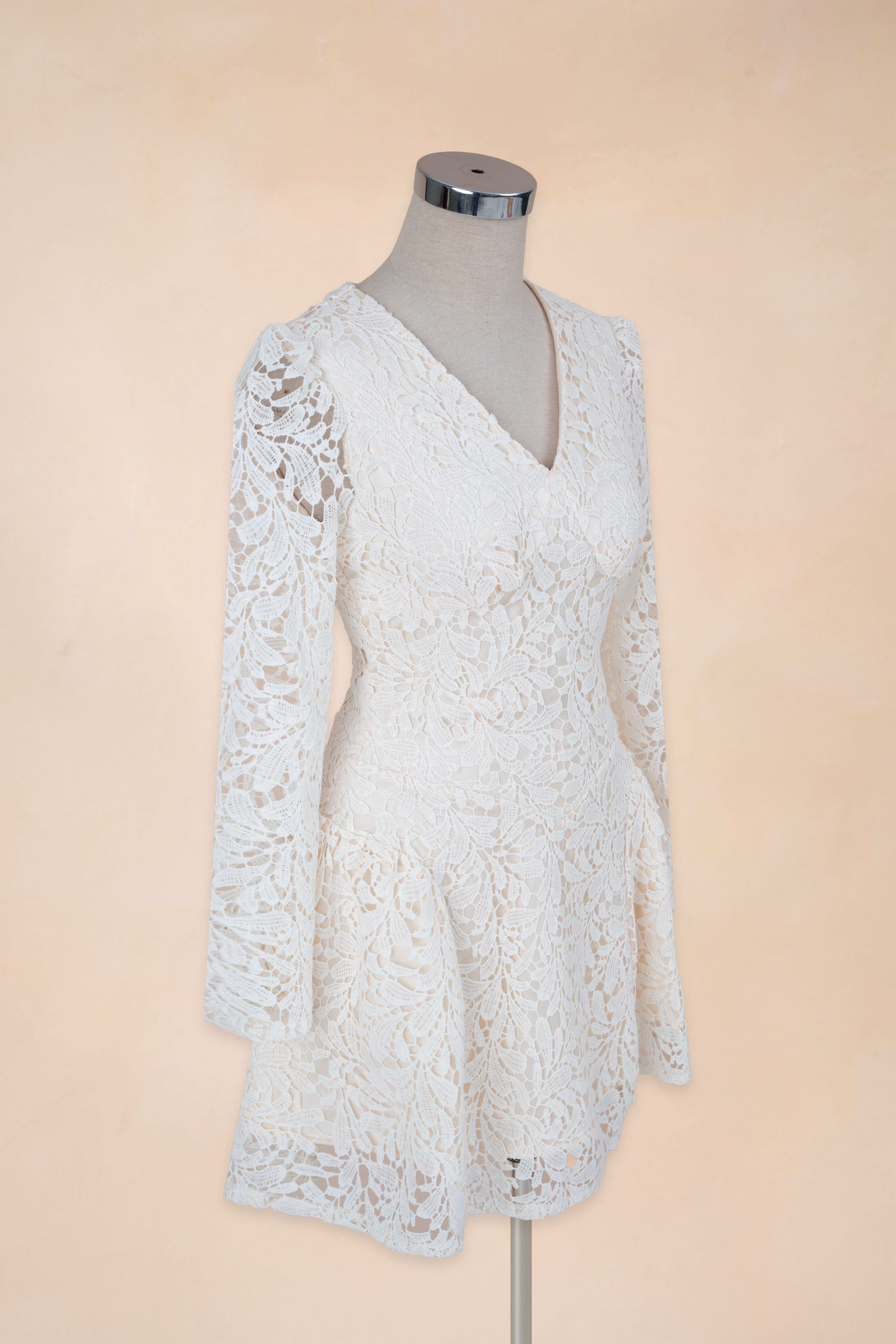 Đầm Xoè Ren Cổ V Hoa Văn_thumbnail_8