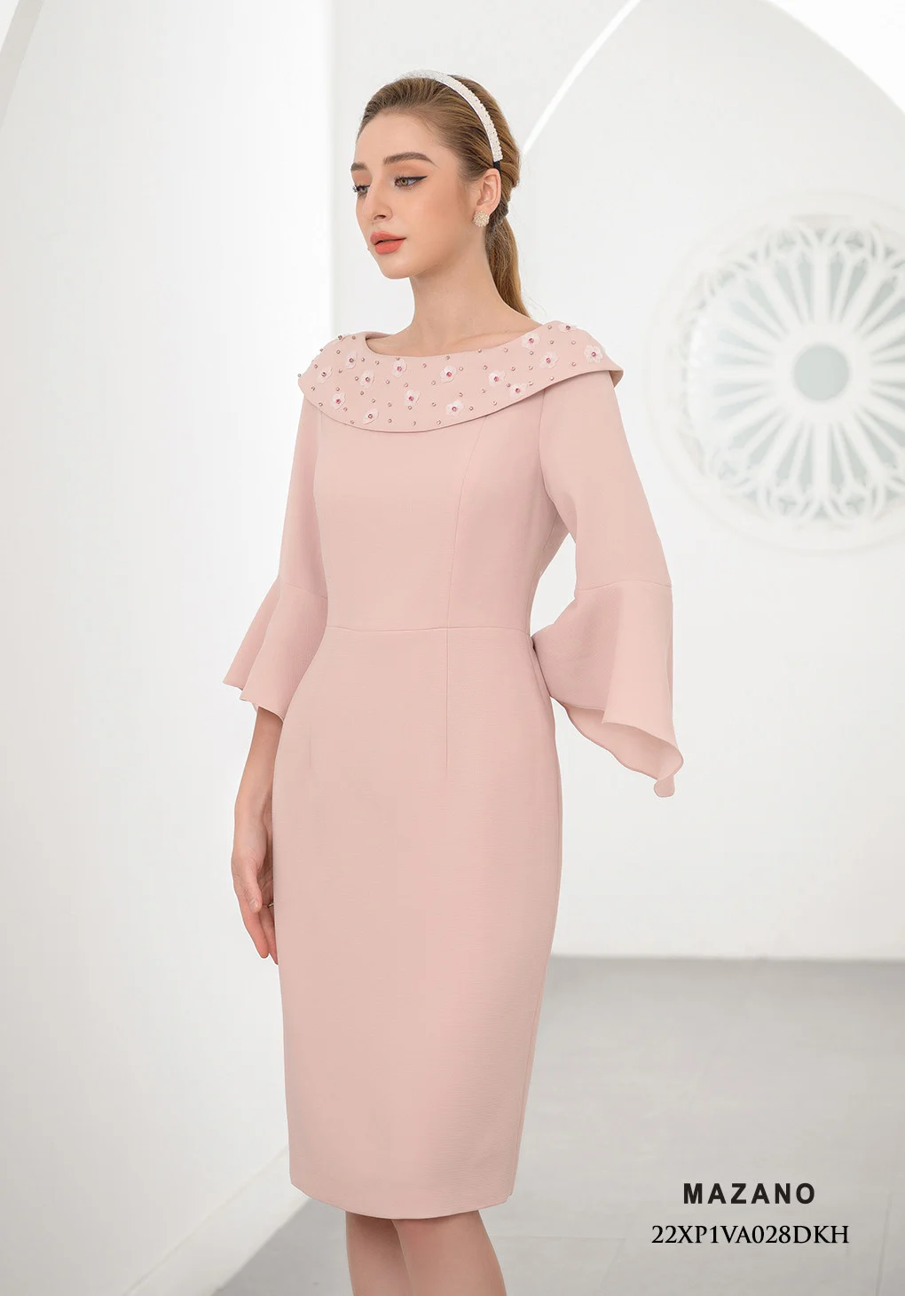 Đầm ôm dự tiệc cổ thuyền đính cườm tay cách điệu mulet