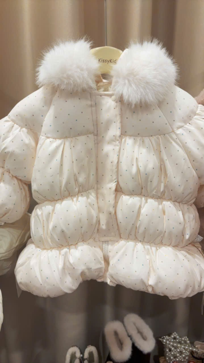 (C8) Áo phao trắng họa tiết chấm bi có mũ lông_thumbnail_0