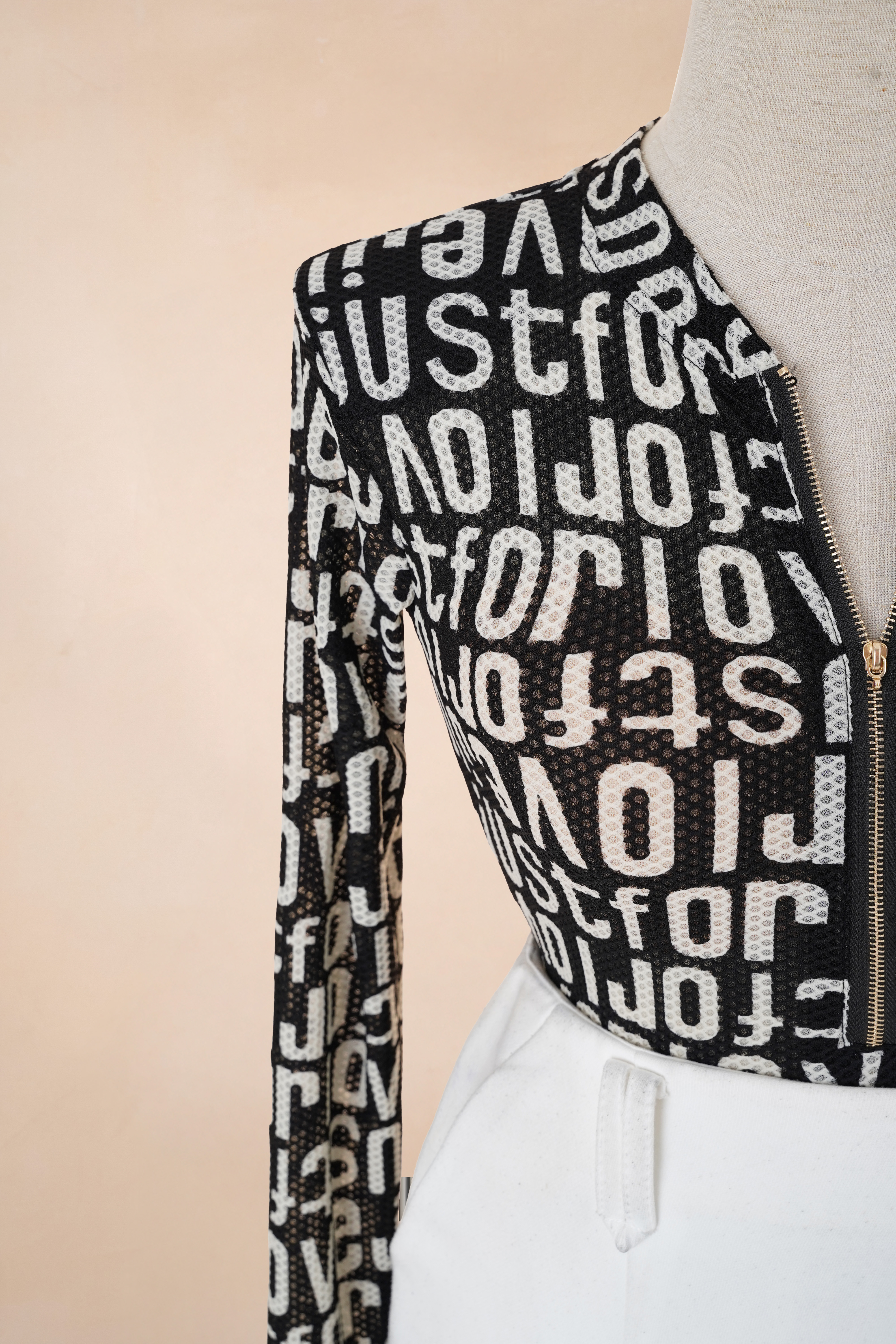 Áo Thun Chữ Khoá Ngực Tay Dài_thumbnail_3