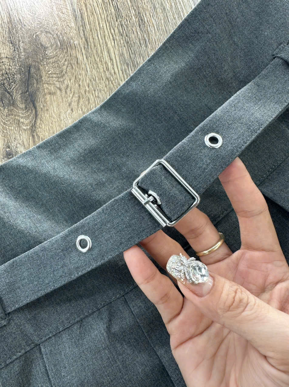 C4 CHÂN VÁY XÁM_thumbnail_5