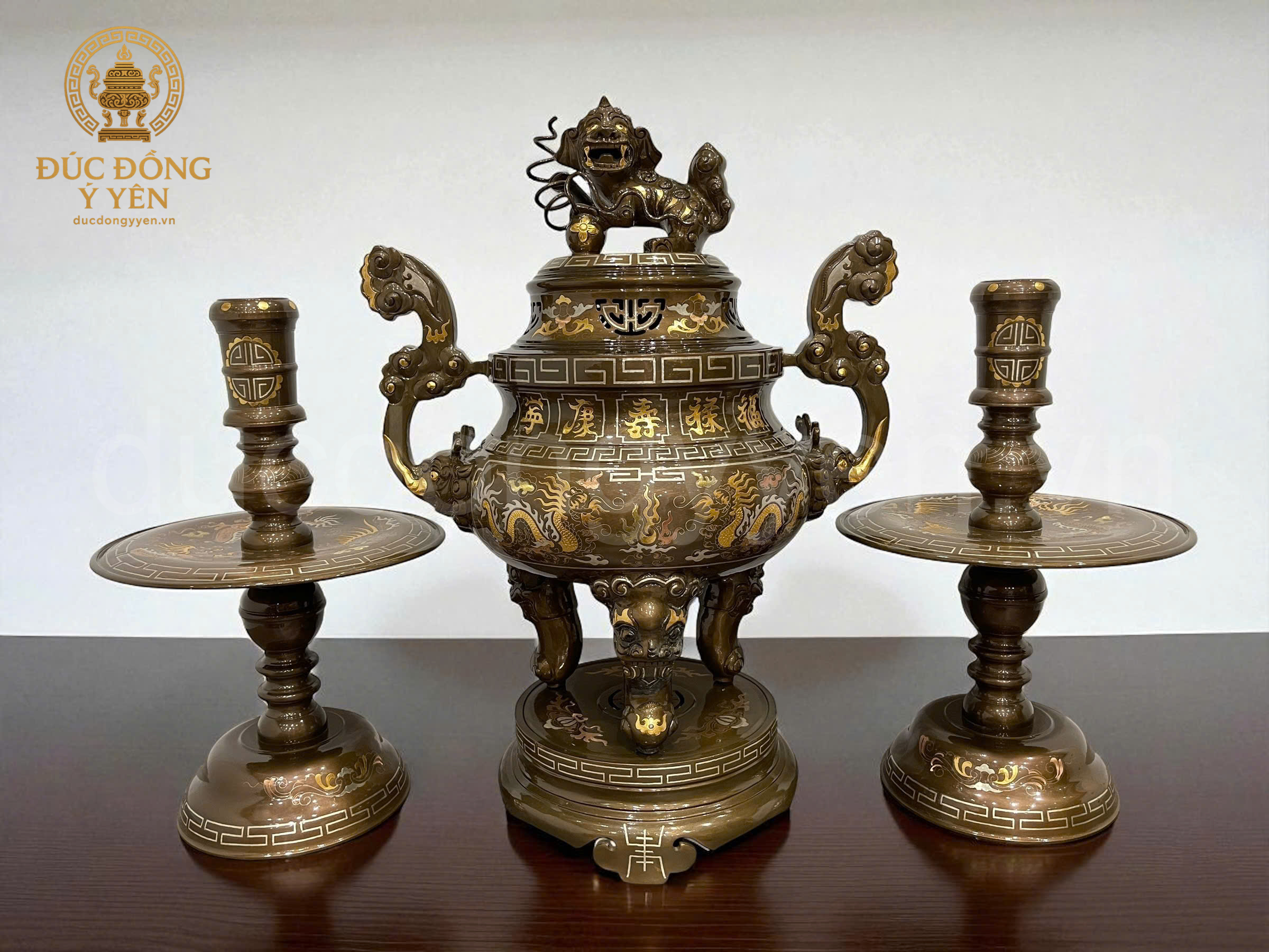 Bộ đồ thờ tam sự khảm tam khí đỉnh nến dát điểm vàng kỹ 