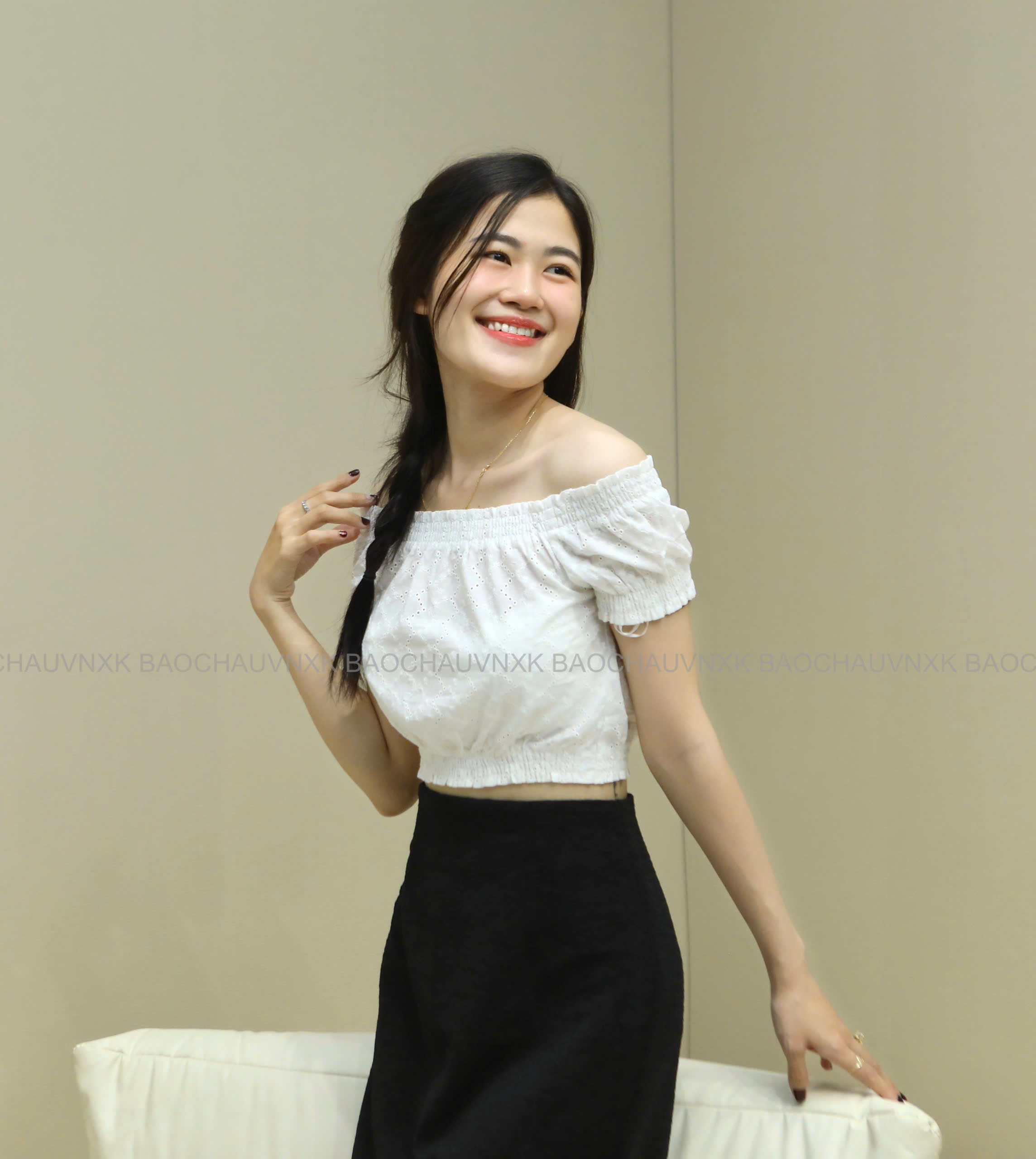 A105 ÁO KIỂU ĐỤC LỔ 2 MÀU_thumbnail_16