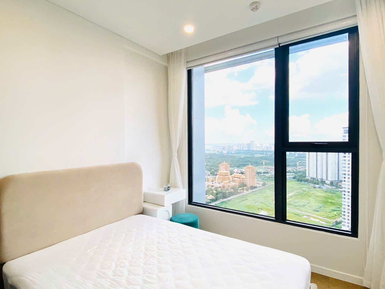 Tin chính chủ - Siêu phẩm căn 2PN, nội thất đầy đủ view siêu thoáng cho thuê nhanh tại Lumiere Riverside_thumbnail_7