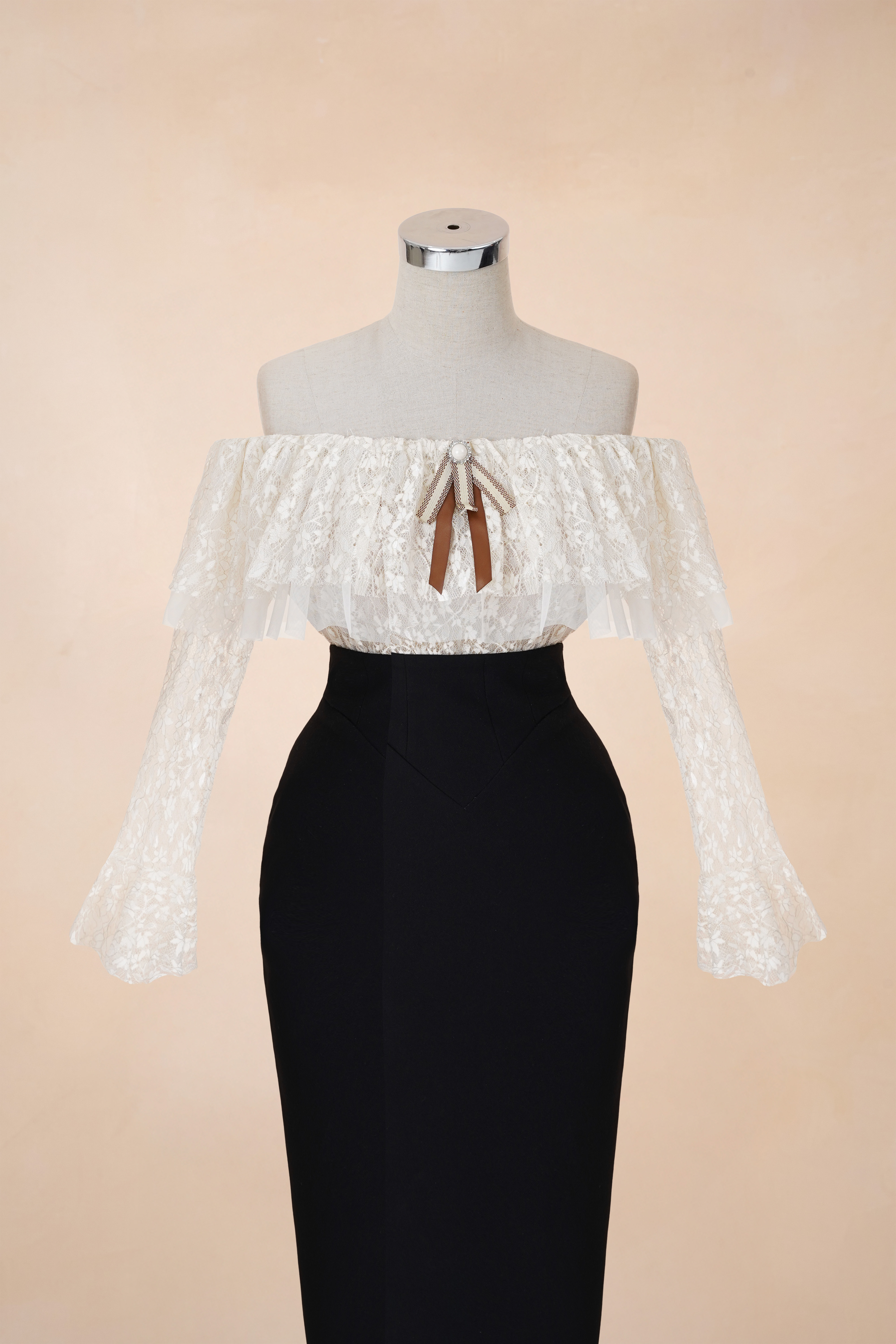 Áo Trễ Vai Phối Bèo Ren Tay Loe