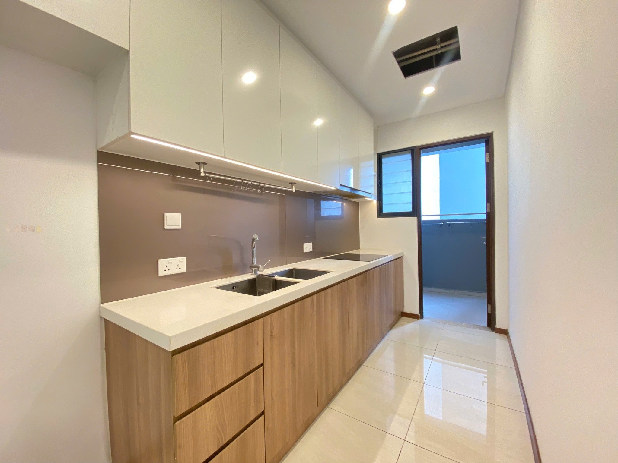 Cho thuê 3 phòng ngủ One Verandah - View sông SG hướng Tây Nam