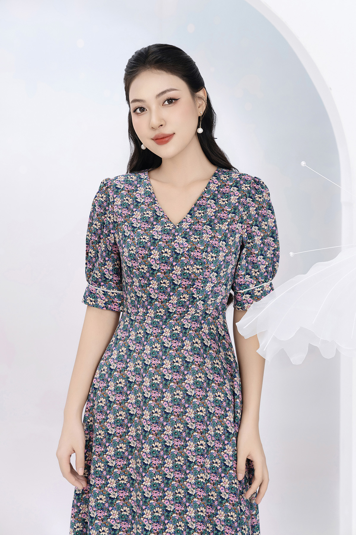 Đầm hoa nhí lụa mịn cổ V tay ngắn D3017_thumbnail_3