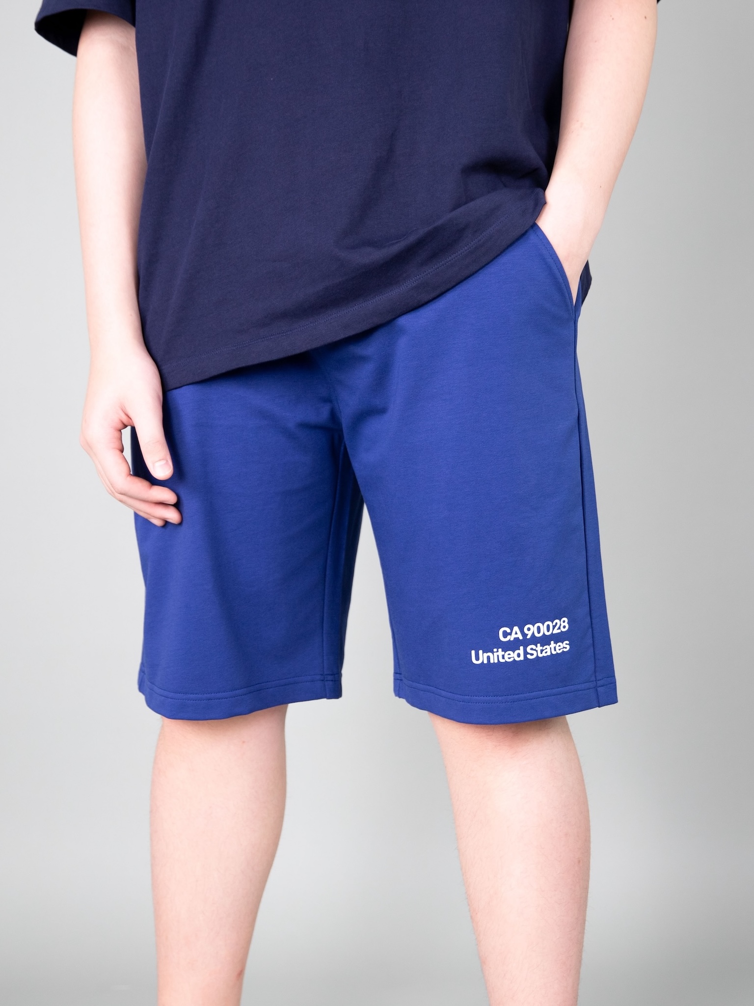 Quần short bé trai màu coban in chữ trắng_thumbnail_1