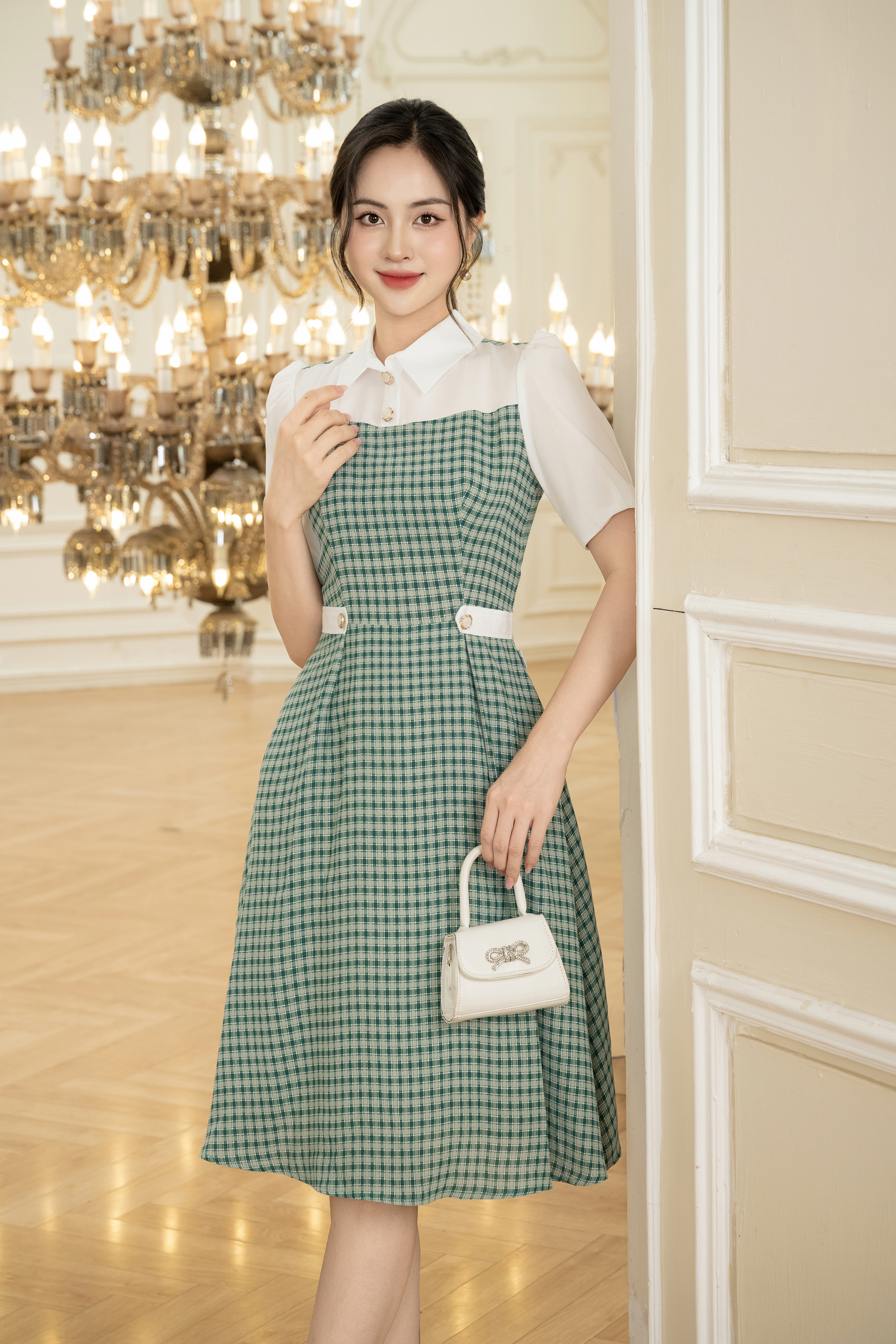 Đầm xoè kẻ xanh phối cổ trắng_thumbnail_0