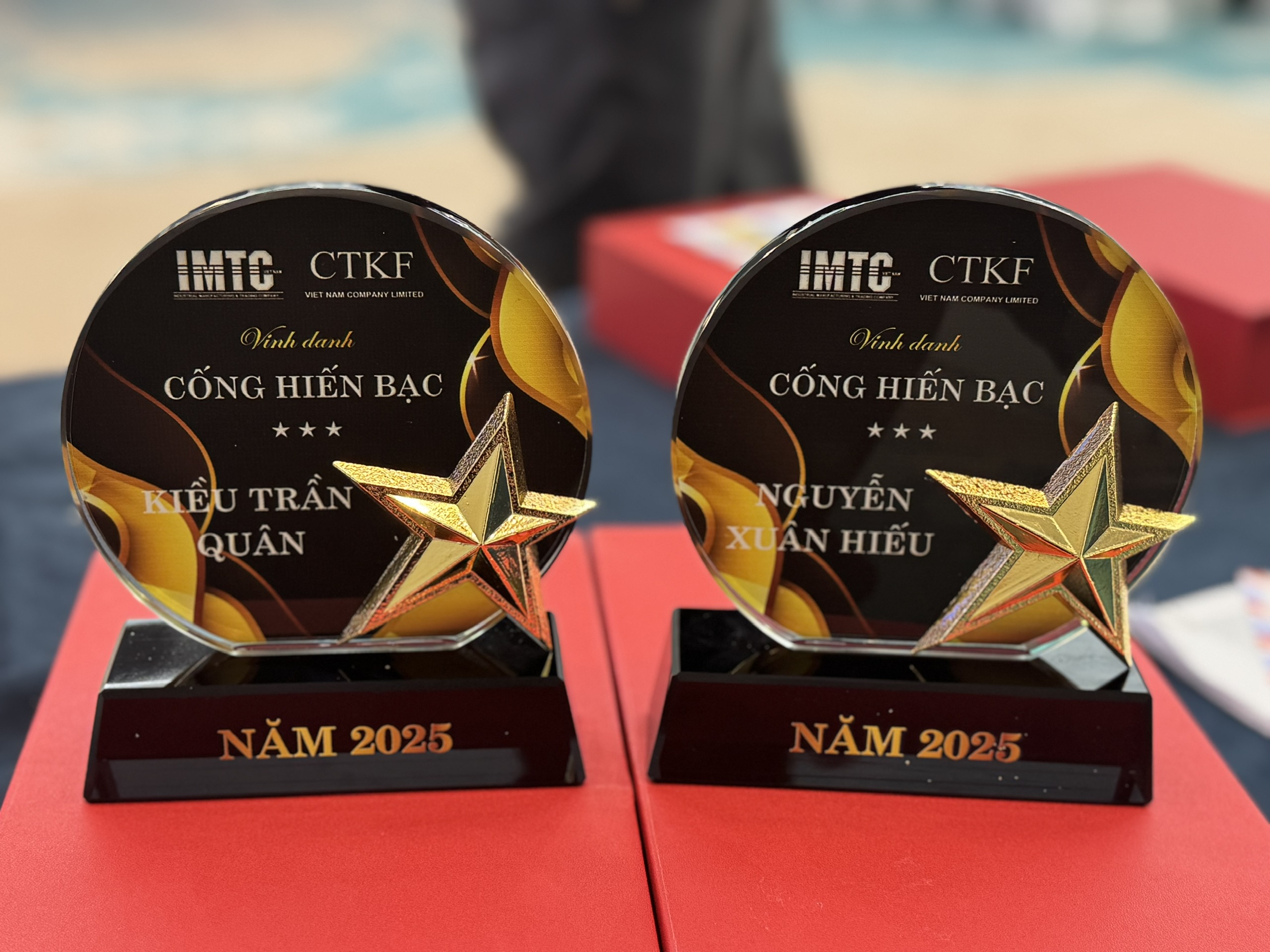 Cúp vinh danh hình tròn gắn ngôi sao_thumbnail_2