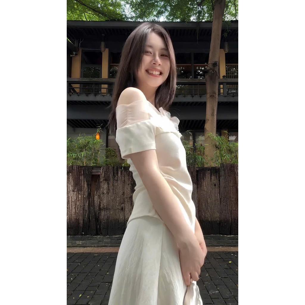 Set Áo Trễ Vai Kèm Hoa 3D Trắng , Set Đồ Nữ Áo Lệch Vai Kèm Chân Váy Xòe Nhẹ Nhàng , Nữ Tính, Trẻ Trung Logastore_L333_thumbnail_1