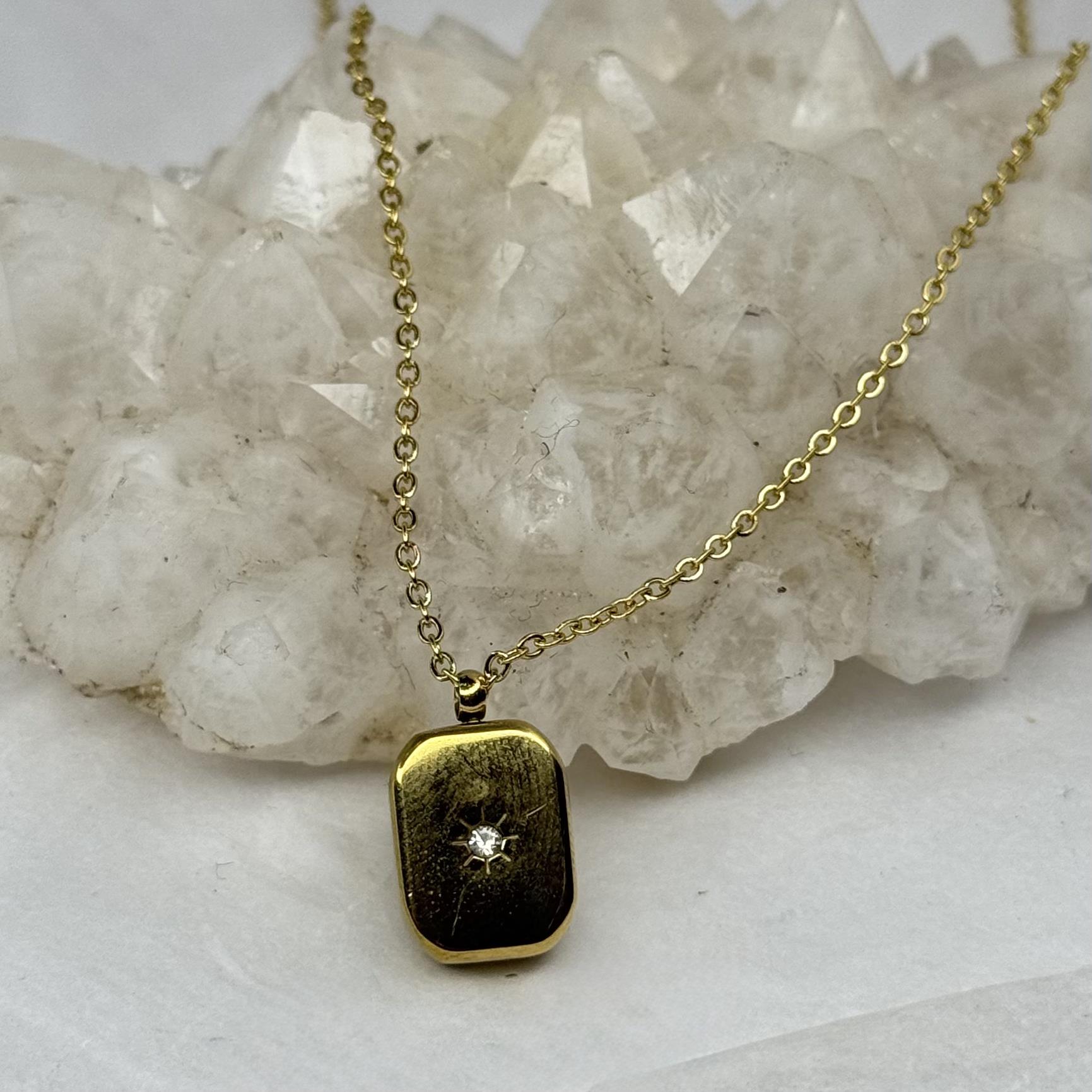 vòng cổ titan vàng charm chữ nhật đặc đính kim cương nhỏ 