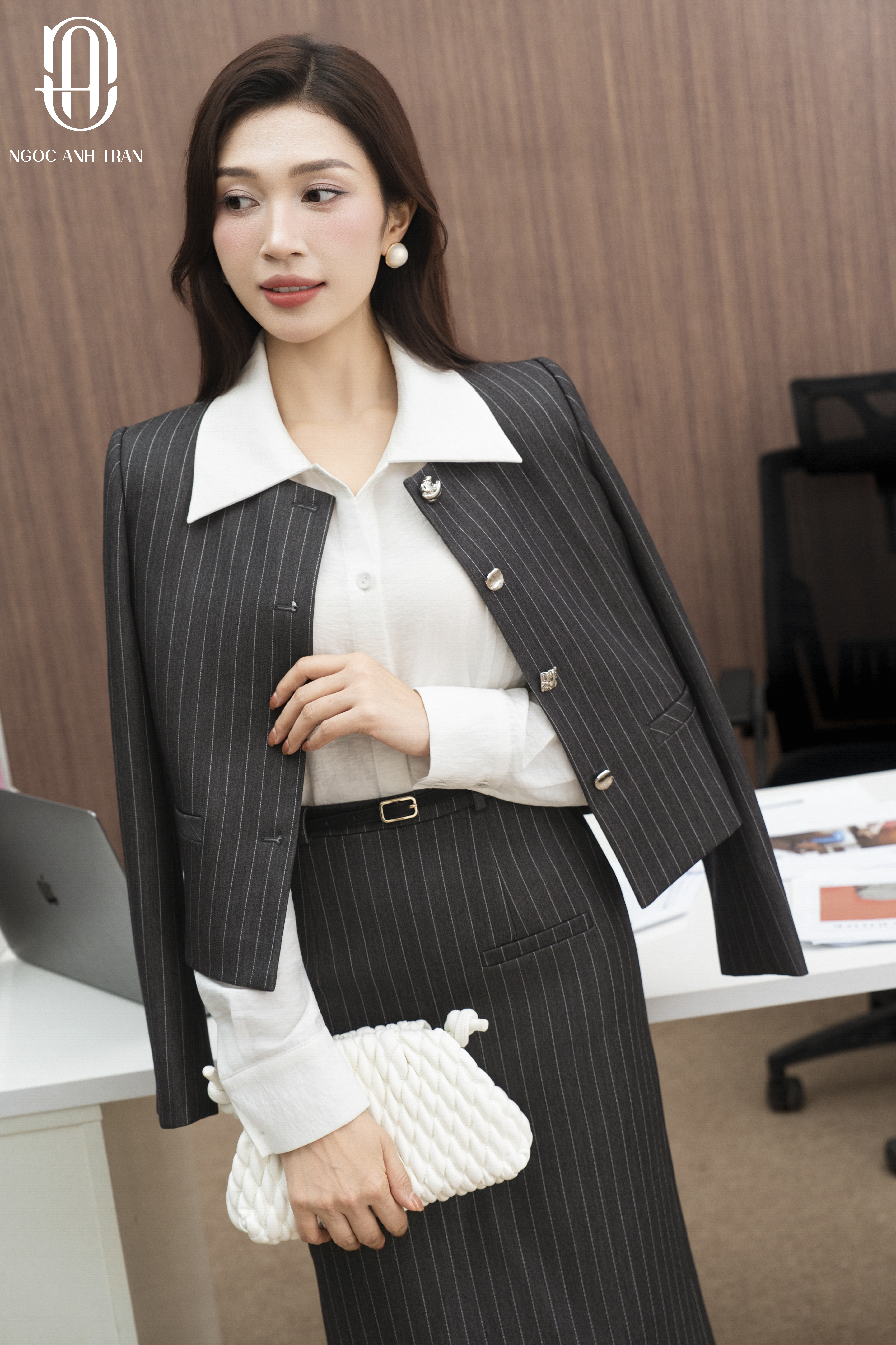 CV212 - Chân váy kẻ xám