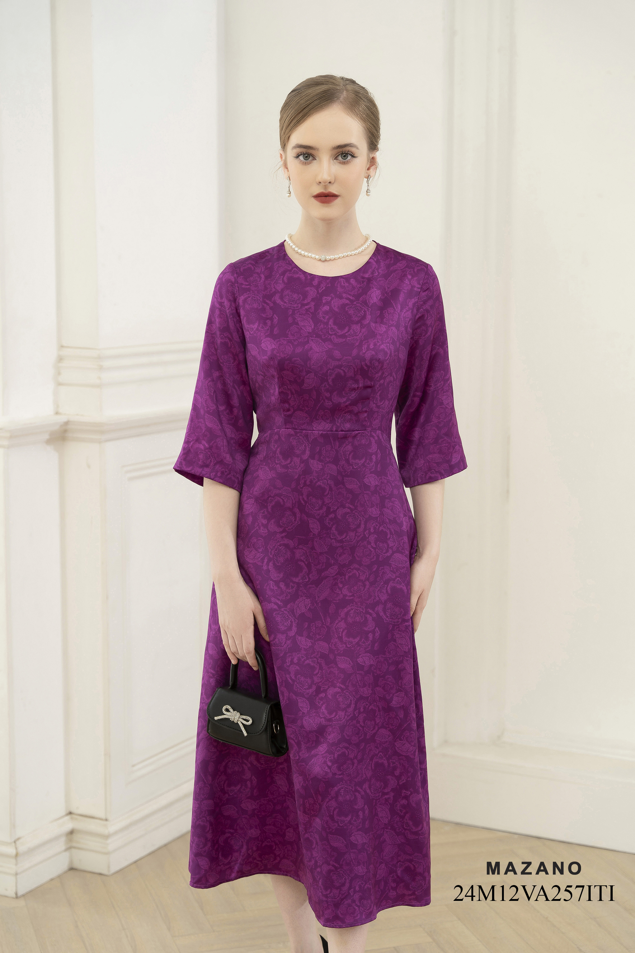 Váy Đầm Ôm Vải lụa dày Hoạ tiết hoa trà cách điệu Cổ tròn Tay lỡ Dài qua bắp chân