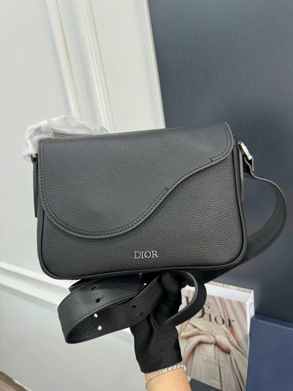 Túi đeo chéo nam Dior Saddle Oblique da bò màu đen