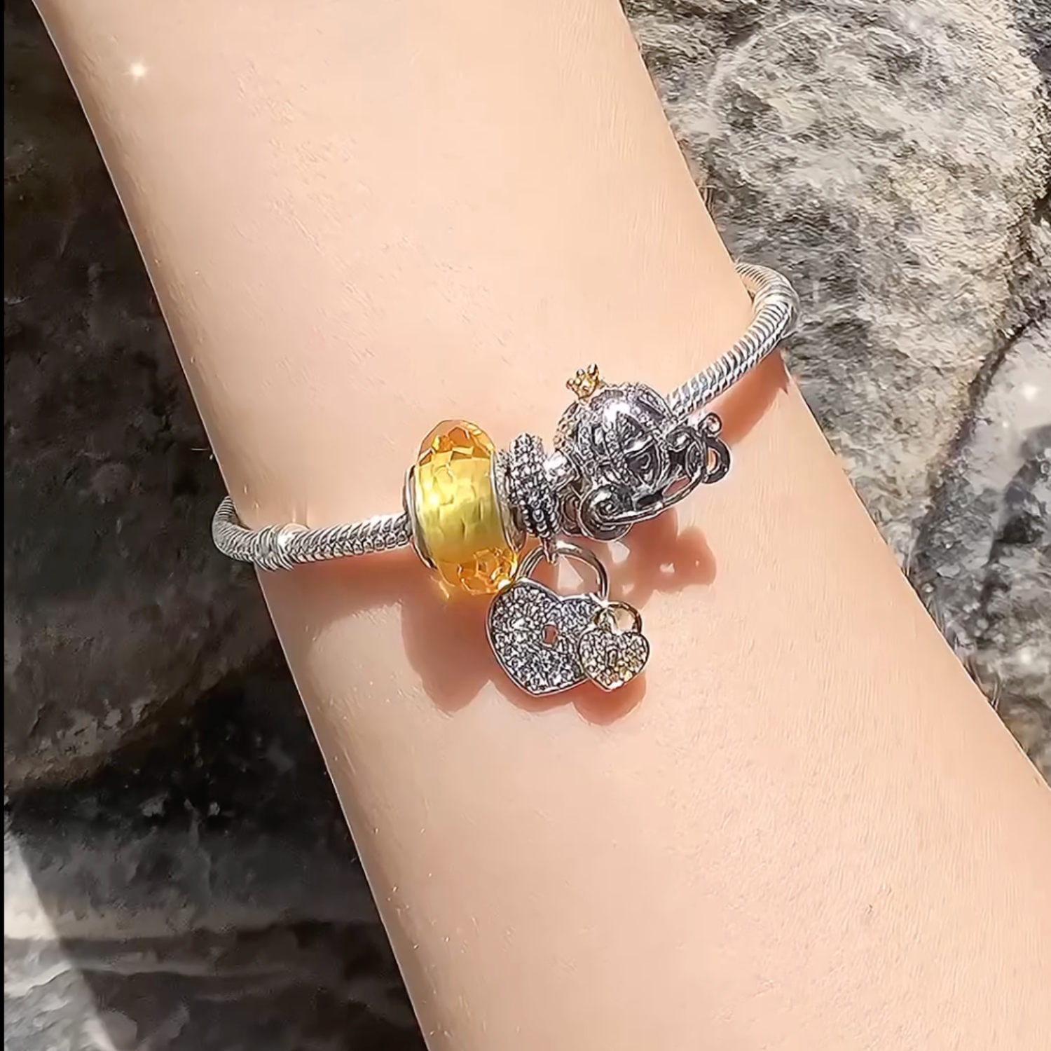 LT590 - Vòng Pandora cỗ xe vàng