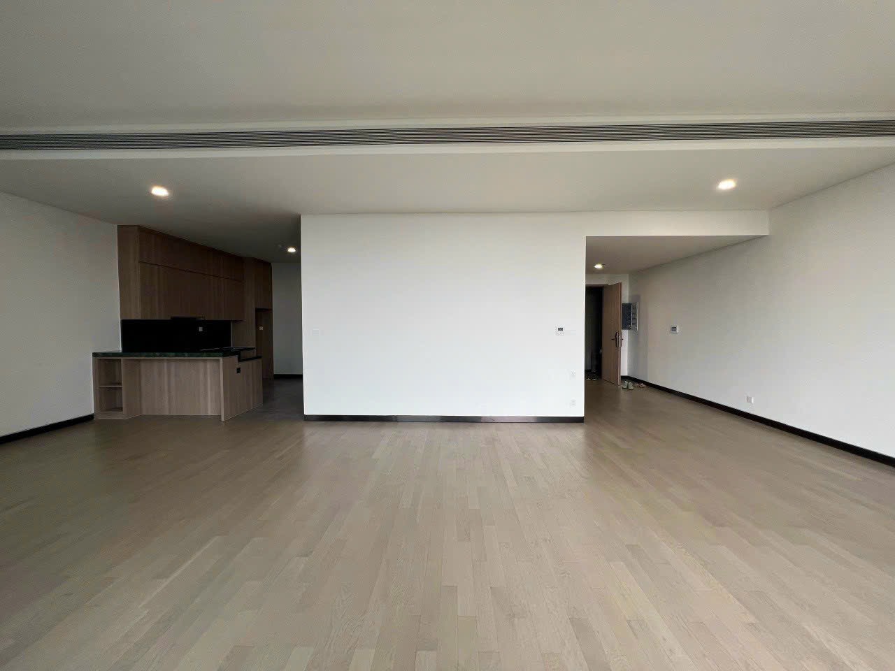 Cho thuê căn 2PN duplex nội thất cơ bản- The River Thủ Thiêm._thumbnail_4