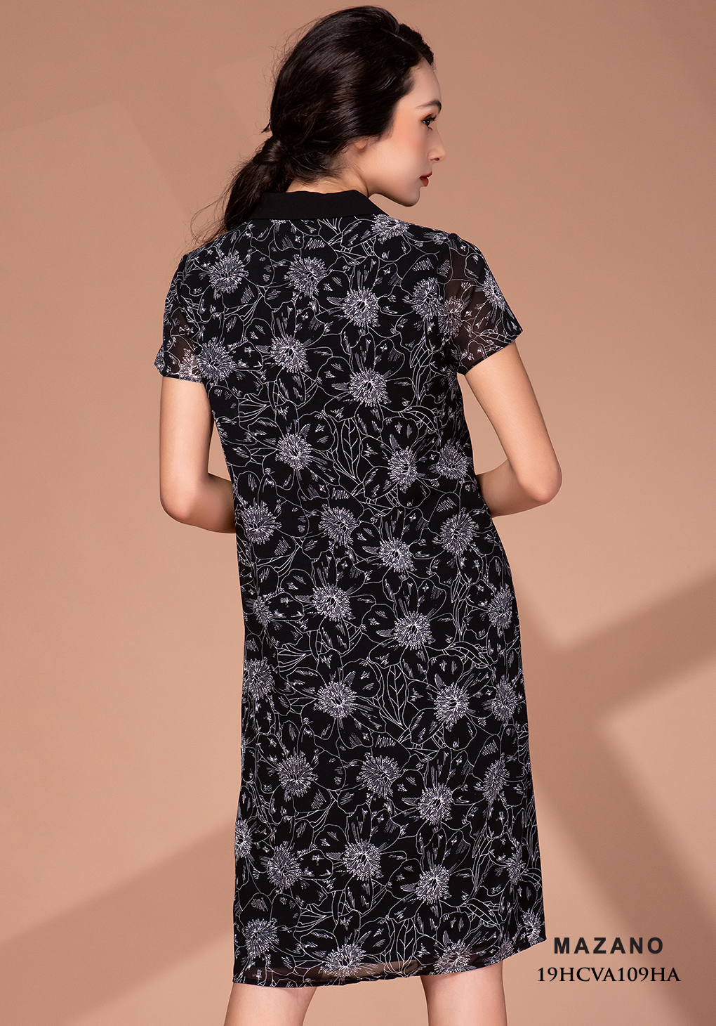 Đầm đen sơ mi phối họa tiết cổ tim_thumbnail_2