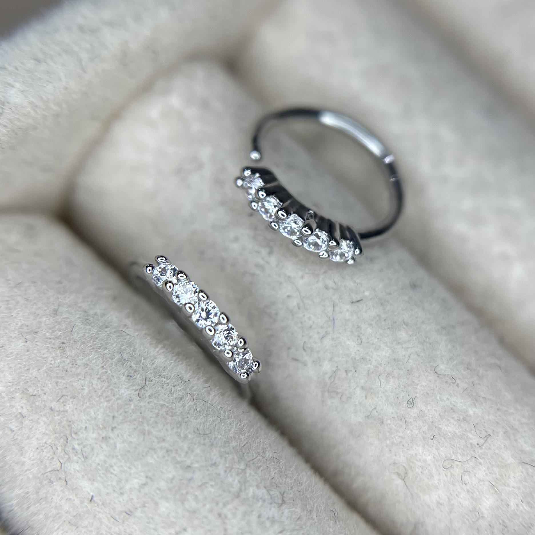 Vòng bẻ 5 kim cương nhỏ._thumbnail_1