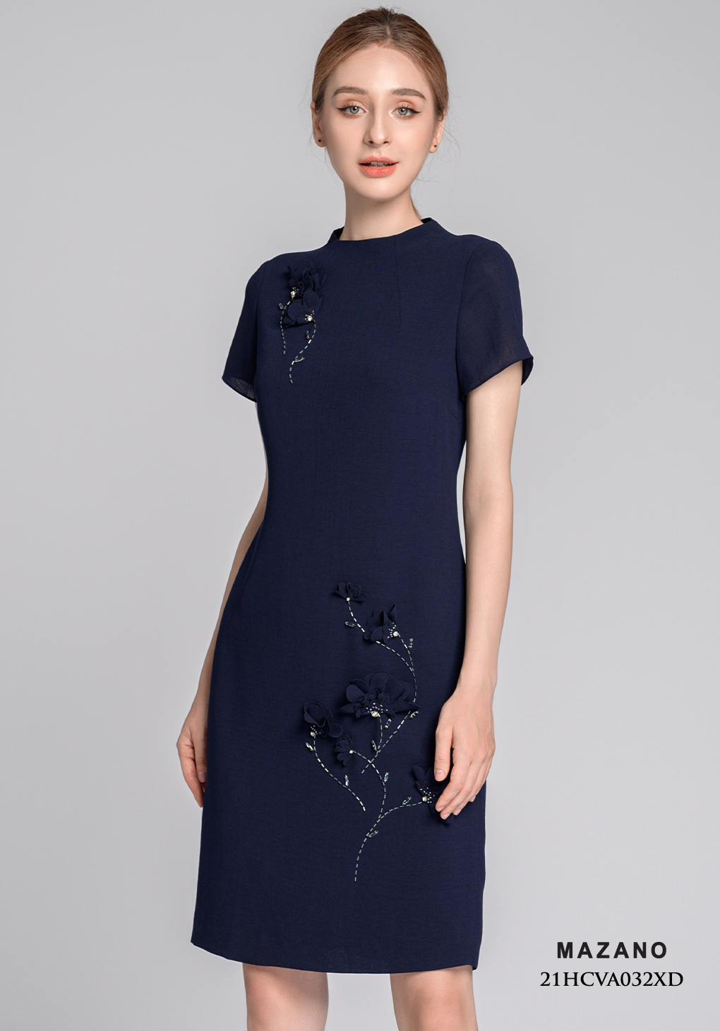 Váy xanh đính hoa cổ tròn_thumbnail_3