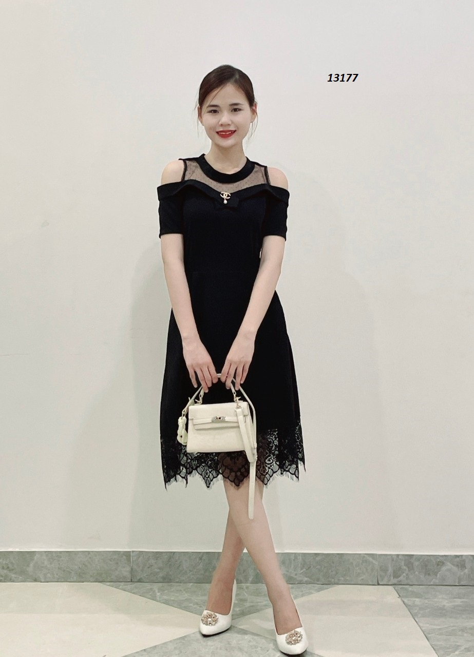 13177-Đầm xòe khoét vai cổ cách điệu vạt váy phối ren_thumbnail_5