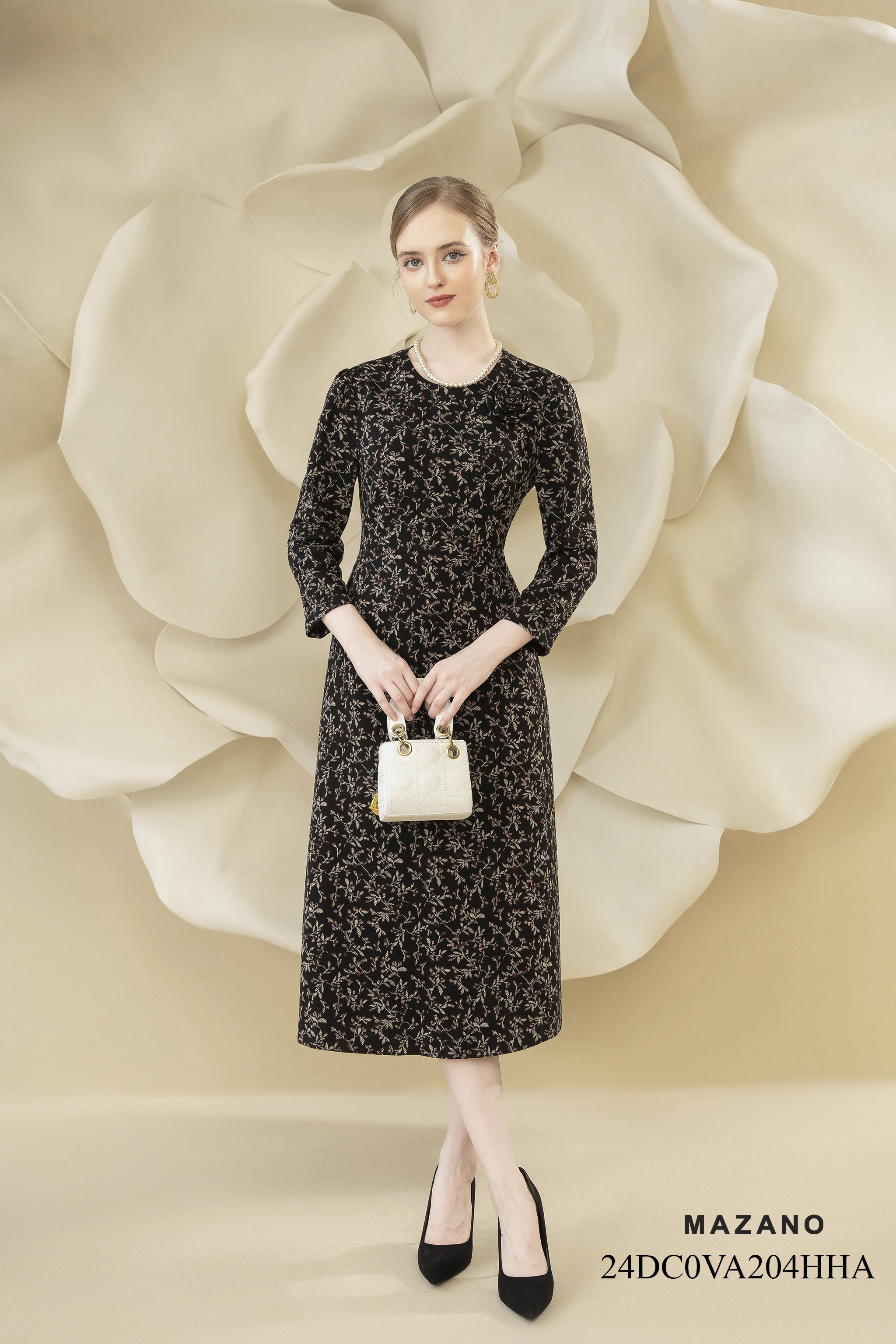 Váy Đầm Ôm Vải dạ len Họa tiết hoa nhí Đính hoa thủ công Cổ tròn Tay dài Dài ngang bắp chân 204HHA_thumbnail_1