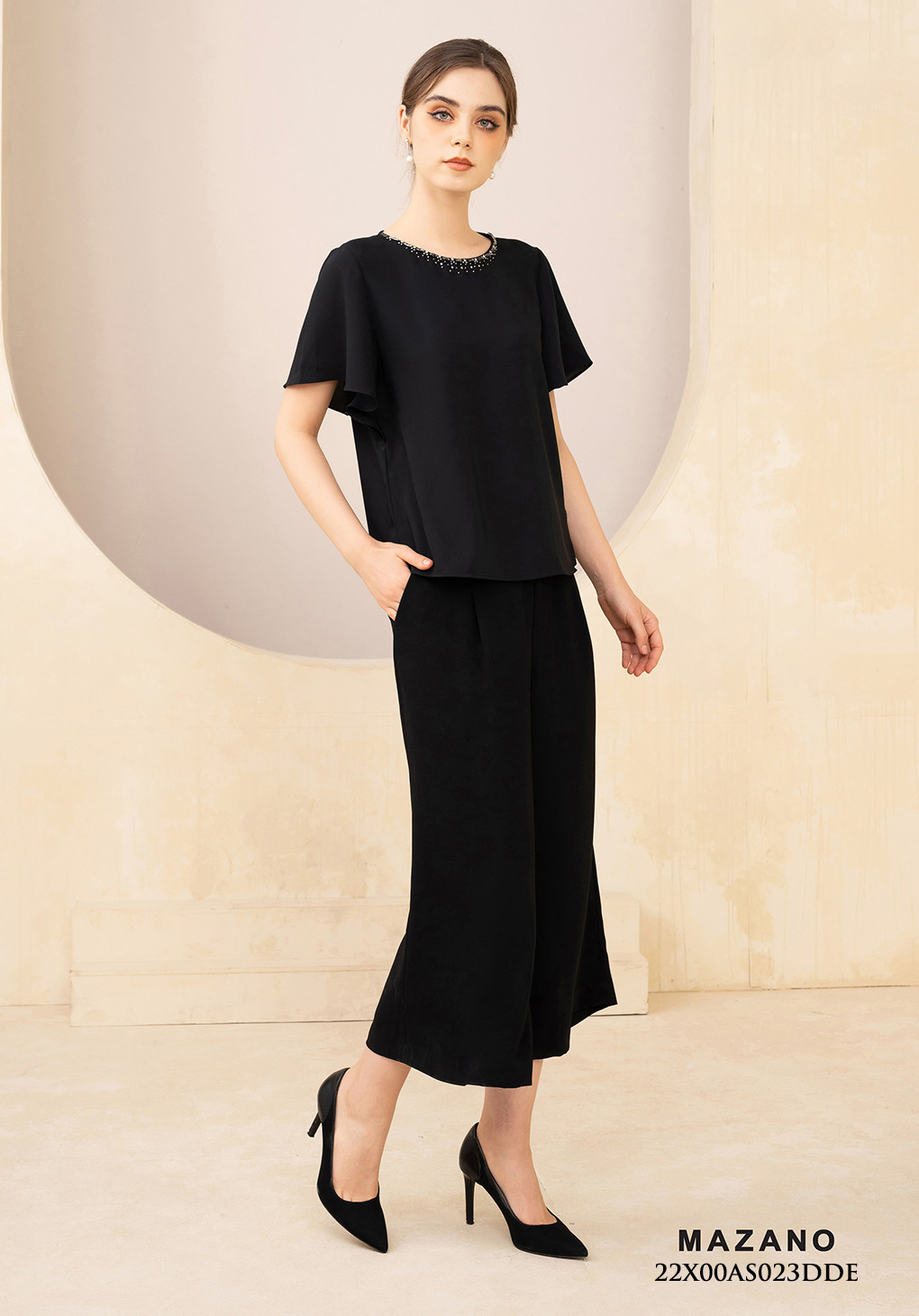 Áo top đen suông đính đá cách điệu_thumbnail_3