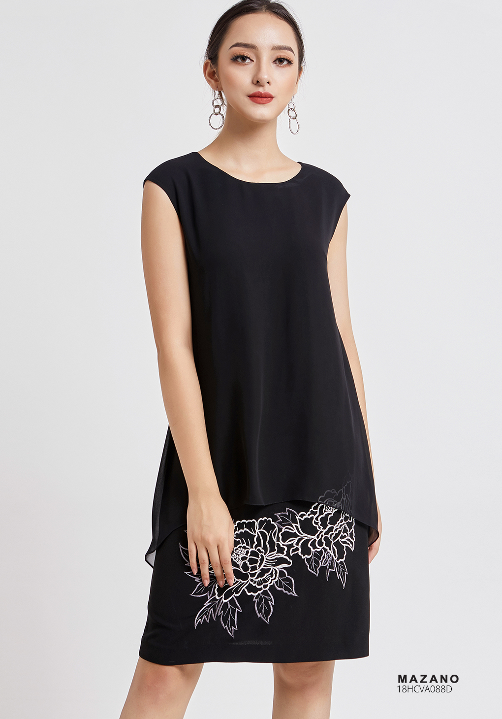 Váy đen thêu hoa phủ cách điệu_thumbnail_2