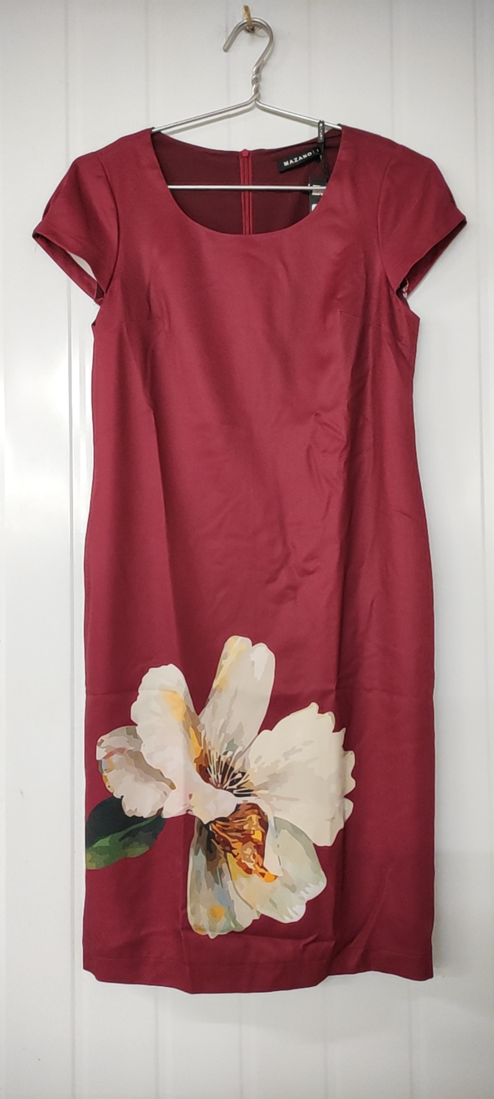 Đầm suông đỏ họa tiết hoa bố cục