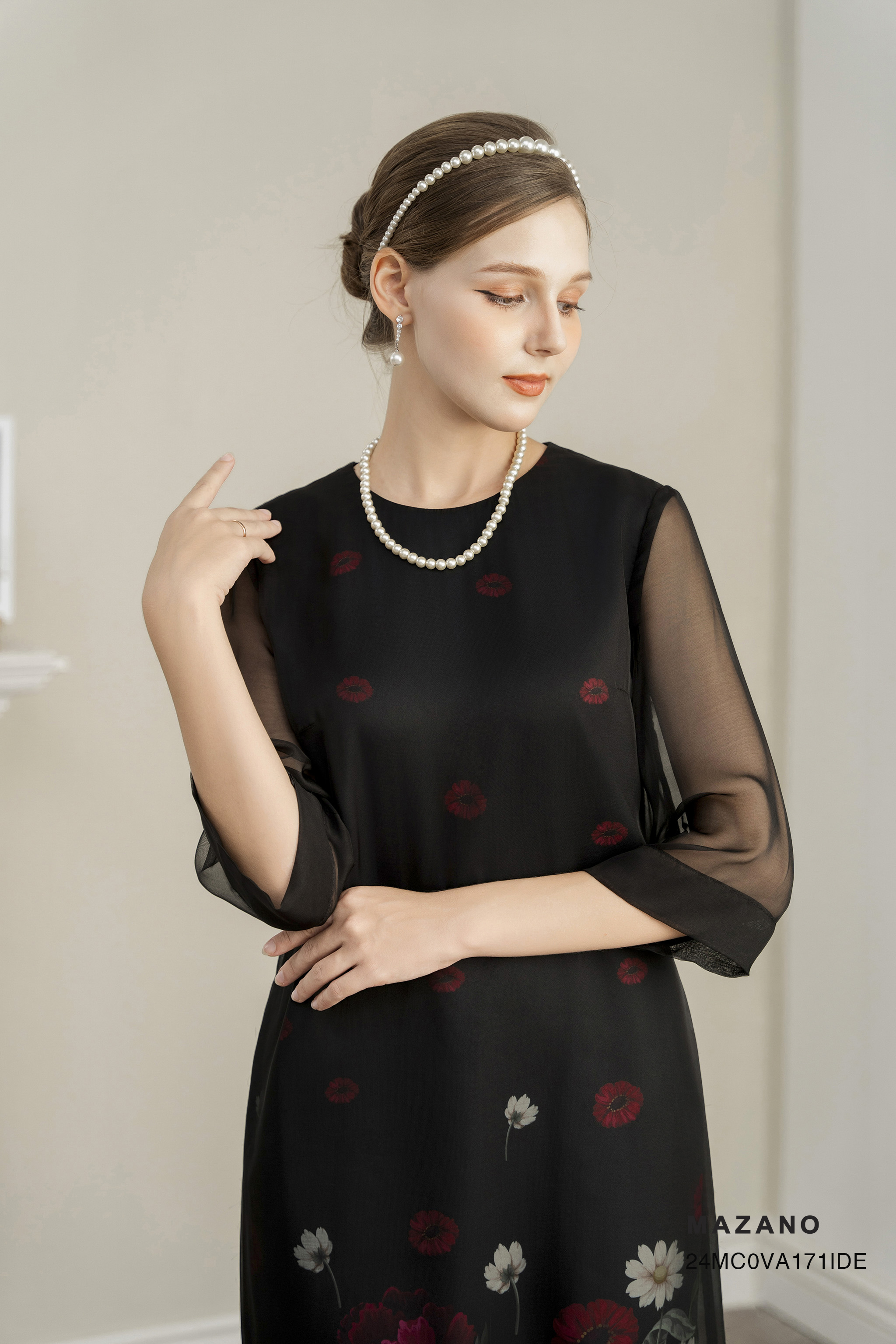 Đầm suông Voan tơ phủ trên vải thô Họa tiết Hoa cách điệu cổ tròn vừa tay lỡ Dài qua gối_thumbnail_3