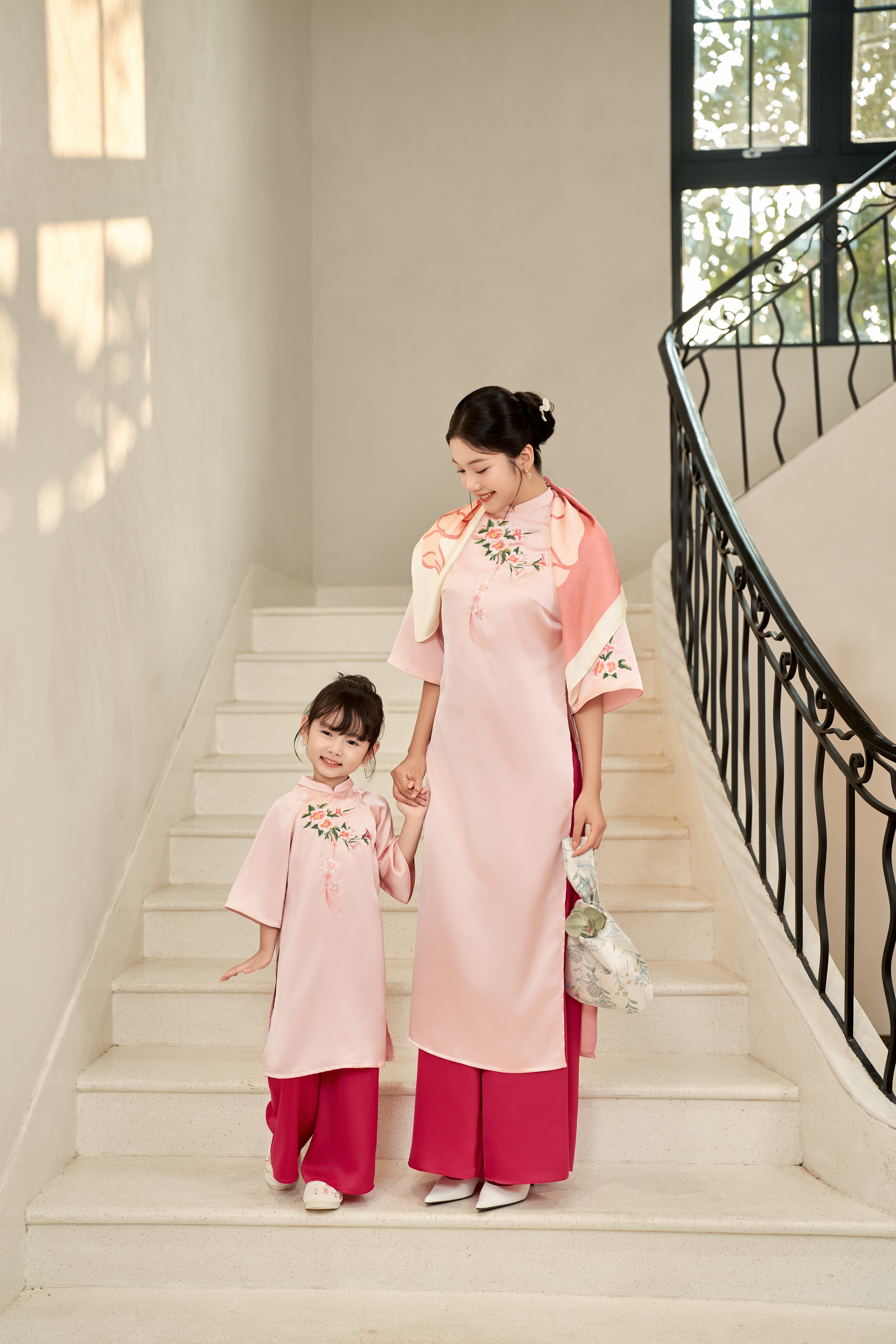 Áo dài Vân Chi mẹ_thumbnail_3