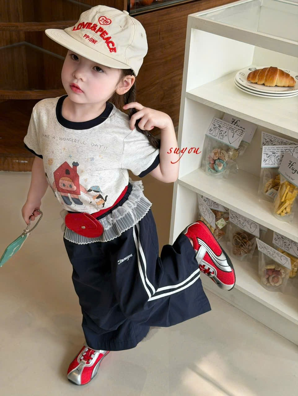 SU55 - Quần ống rộng phối sọc dọc màu đen hãng Suyou