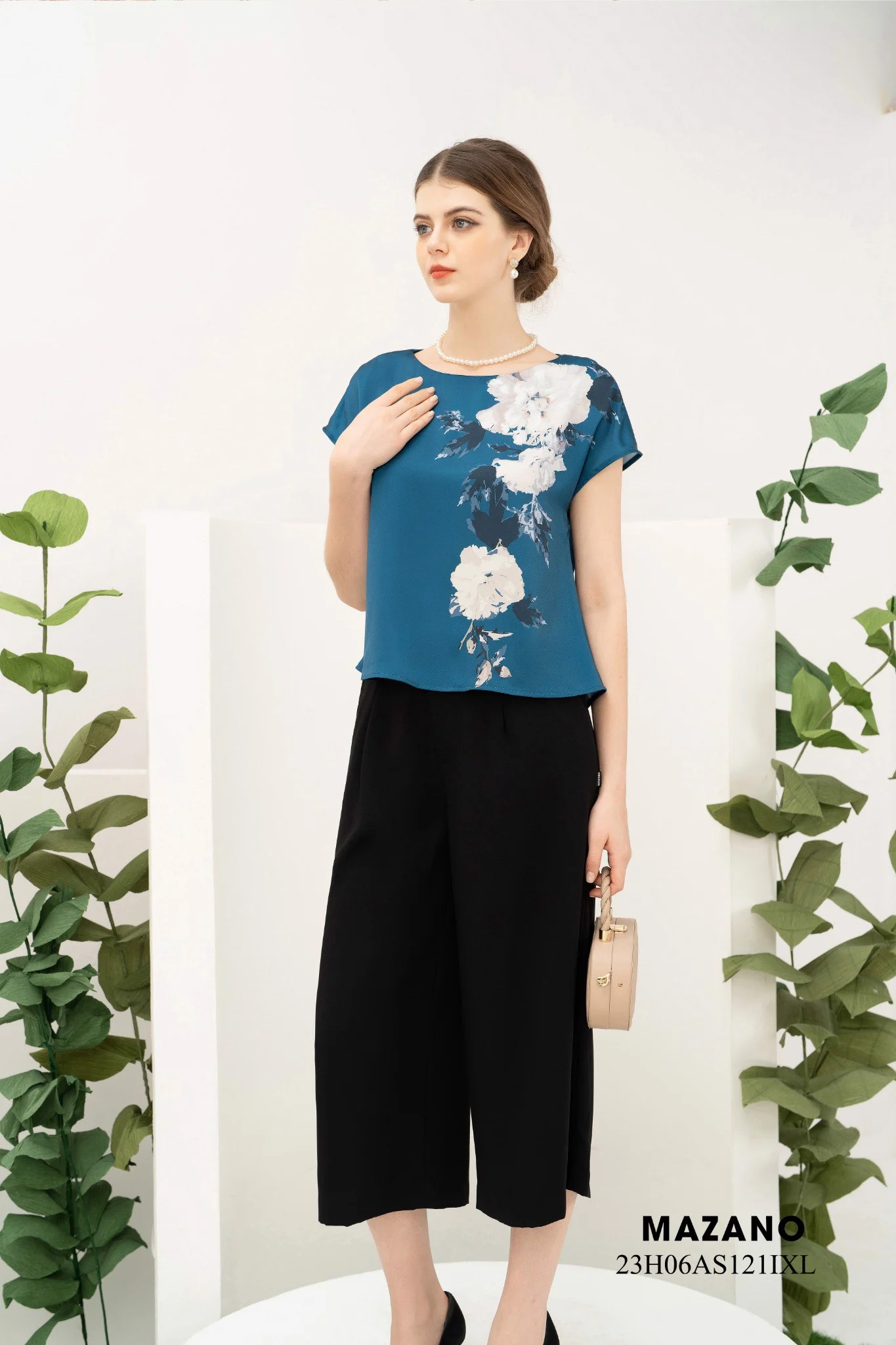 Áo Top ngắn chui đầu Suông Vải lụa mỏng Họa tiết hoa cách điệu Cổ tròn Tay ngắn Dài dưới eo 23H06AS121IXL