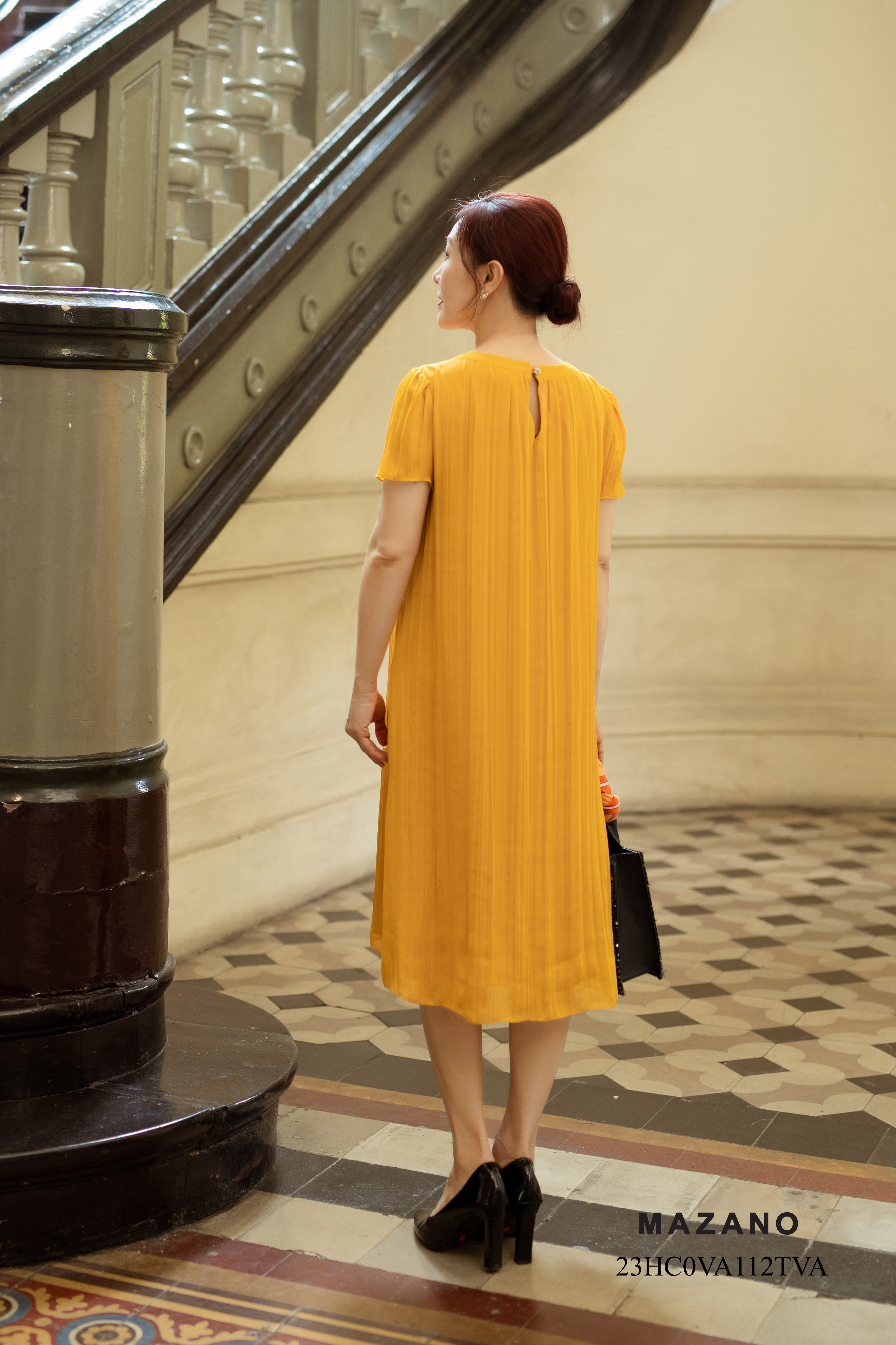 Váy Đầm Suông Vải chiffon dập nhăn Cổ tròn đính trang trí Tay ngắn Dài qua gối_thumbnail_5