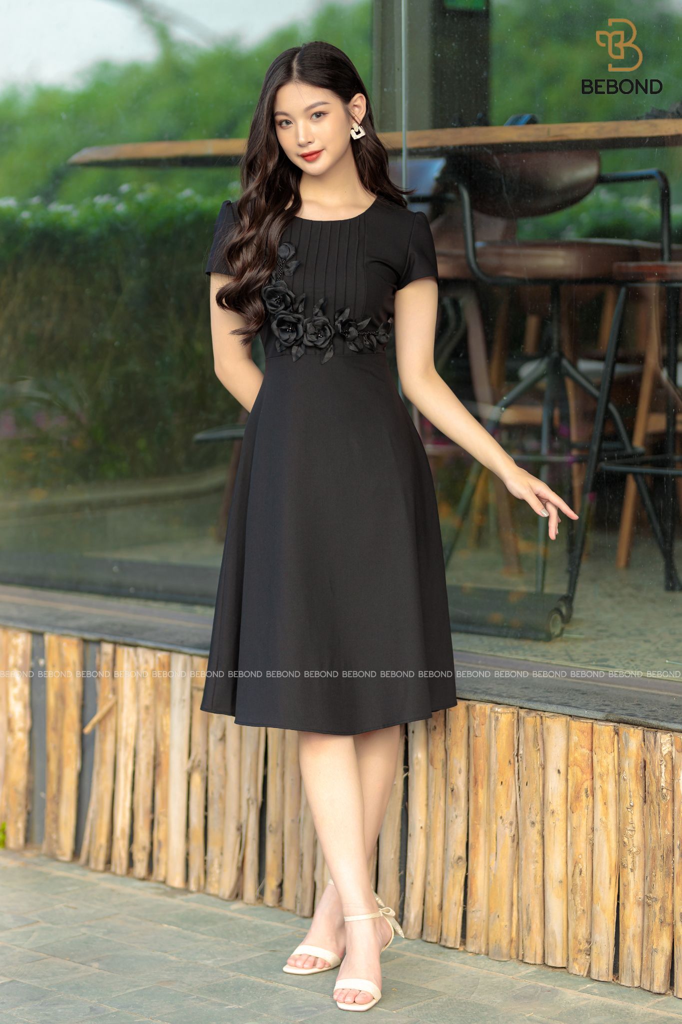 Đầm đen xếp ly ngực đính hoa- ALBERT_thumbnail_2