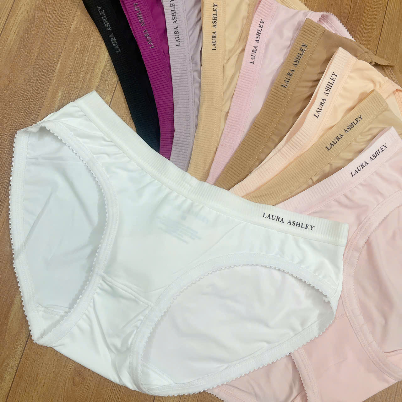 C59 CHIP NU LAURA 5C_thumbnail_4